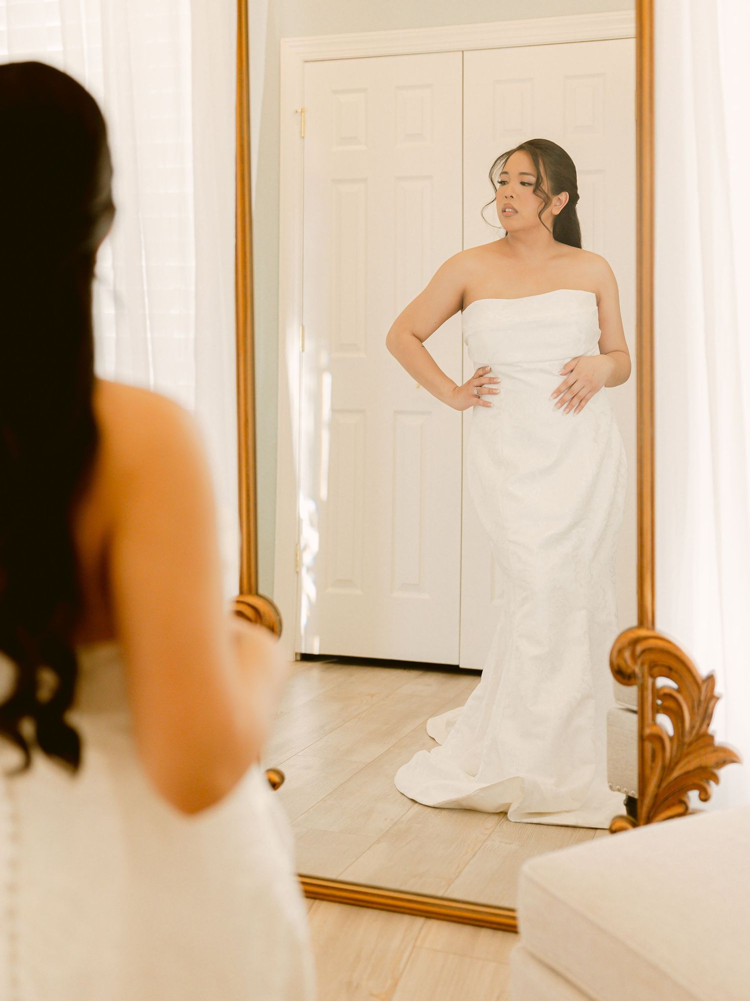 Kalli Hicks is a photographer based in Asheville, North Carolina, who tells wedding and elopement stories in the Southeastern US and Ireland