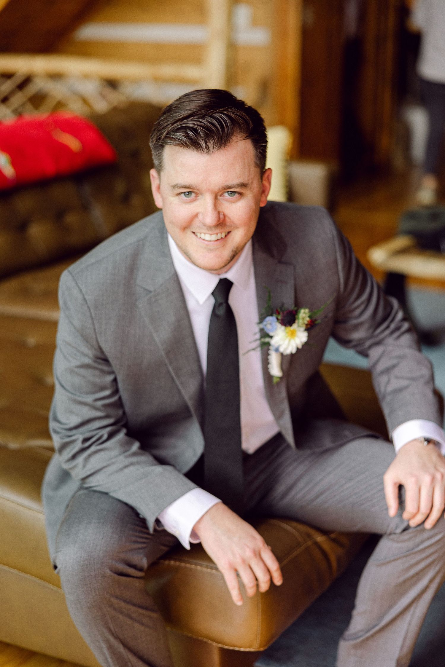 micro wedding photographer based in Asheville, North Carolina, who tells wedding and elopement stories in the Southeastern US and Ireland