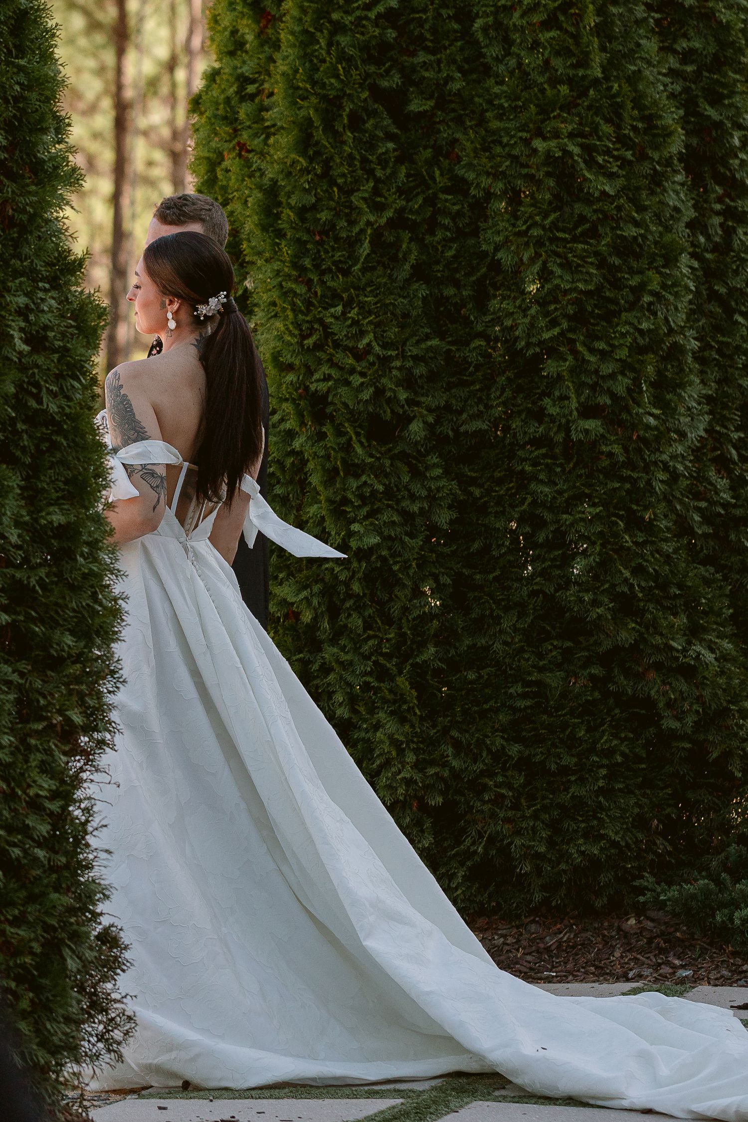 Kalli Hicks is a photographer based in Asheville, North Carolina, who tells wedding and elopement stories in the Southeastern US and Ireland