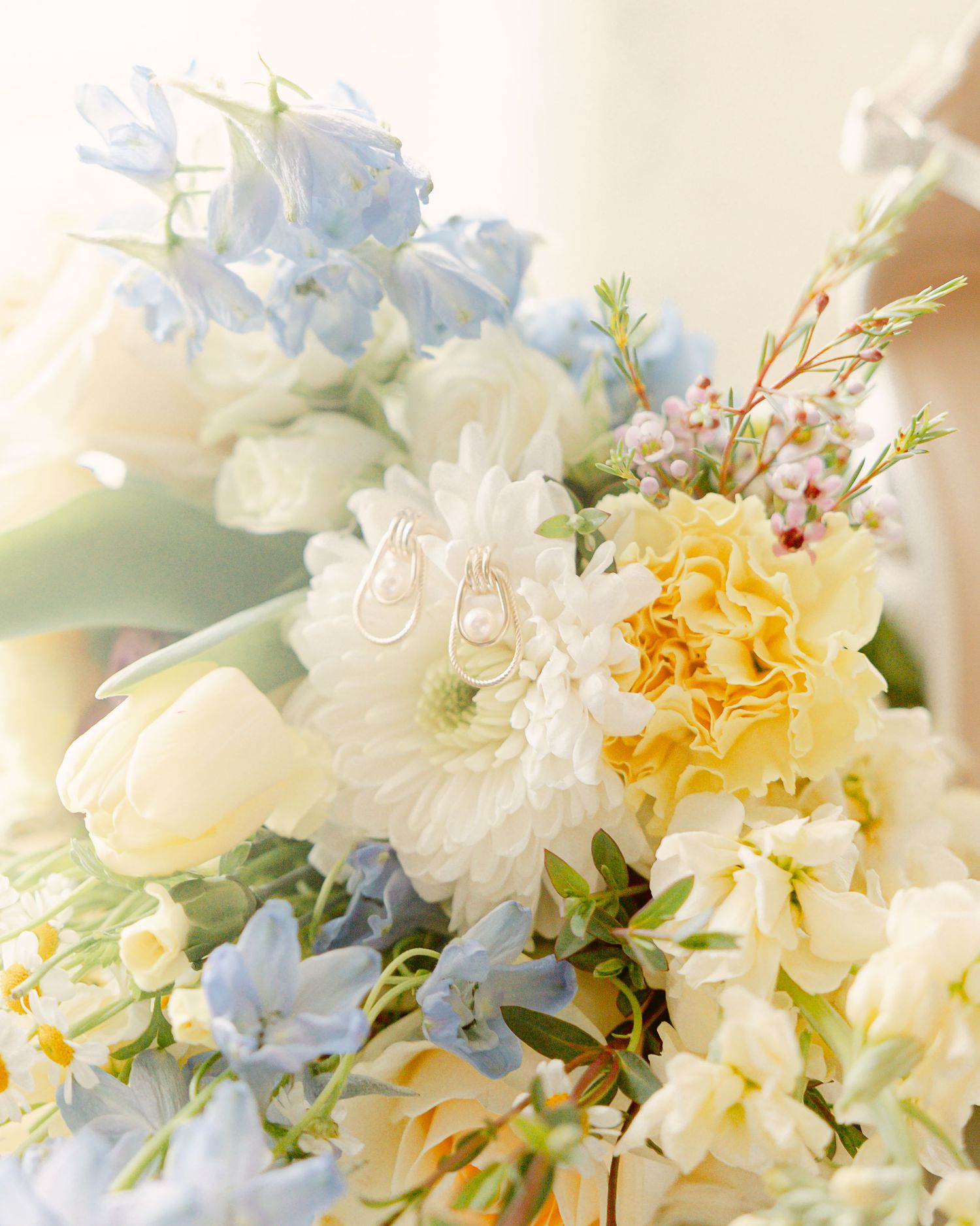 Explore this elegant Southern intimate wedding and elopement inspiration for couples getting married in the Southeast, luxury wedding photos