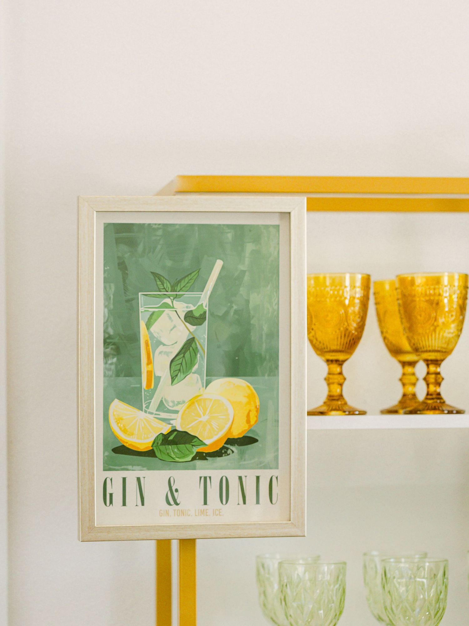 Explore this elegant Southern intimate wedding and elopement inspiration for couples getting married in the Southeast, luxury wedding photos