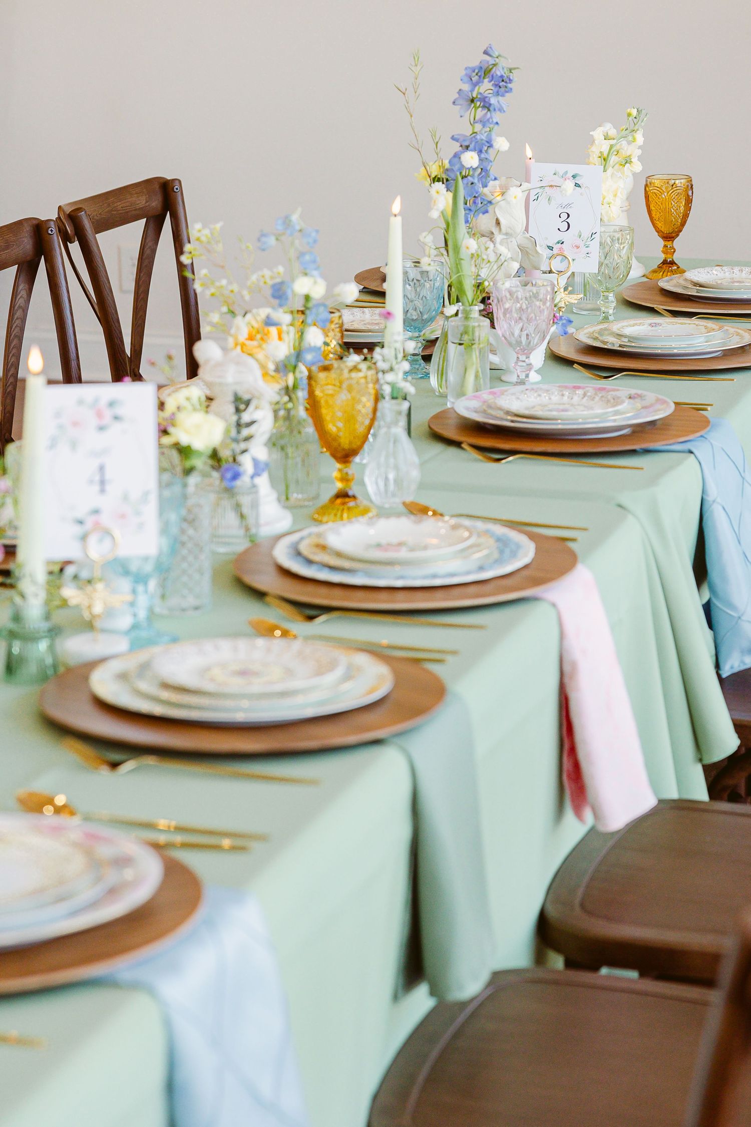 Explore this elegant Southern intimate wedding and elopement inspiration for couples getting married in the Southeast, luxury wedding photos