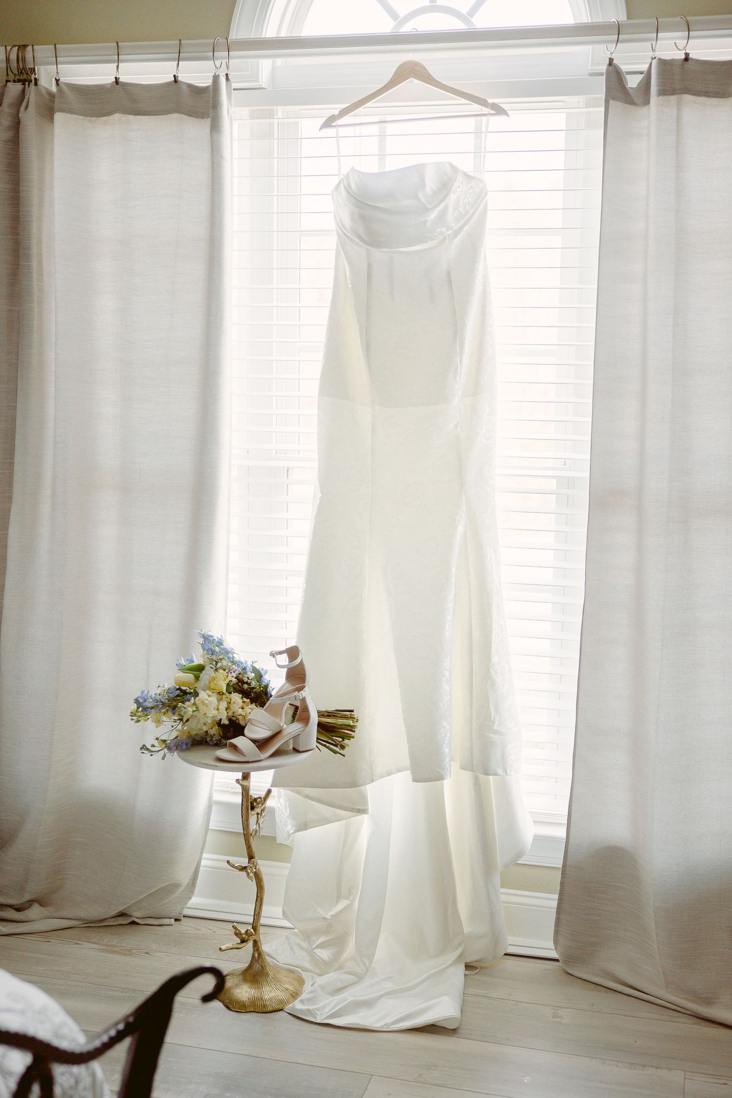 Kalli Hicks is a photographer based in Asheville, North Carolina, who tells wedding and elopement stories in the Southeastern US and Ireland