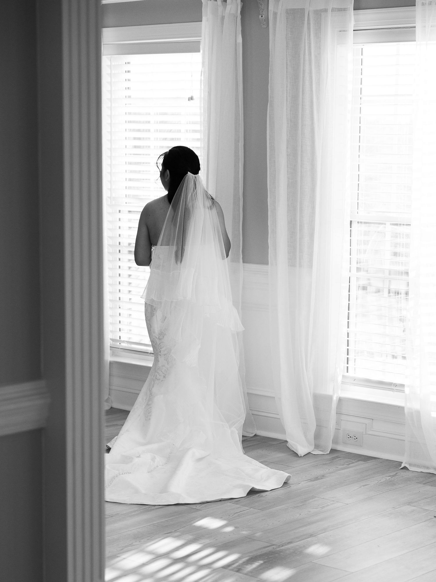 Explore this elegant Southern intimate wedding and elopement inspiration for couples getting married in the Southeast, Serene by Madi Lane