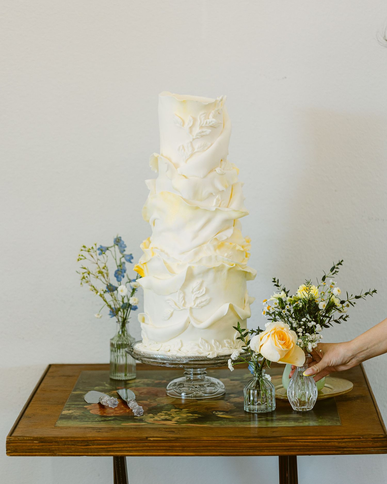 Kalli Hicks is a photographer based in Asheville, North Carolina, who tells wedding and elopement stories in the Southeastern US and Ireland