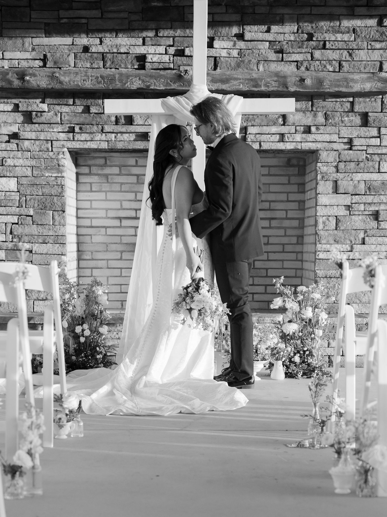 Kalli Hicks is a photographer based in Asheville, North Carolina, who tells wedding and elopement stories in the Southeastern US and Ireland