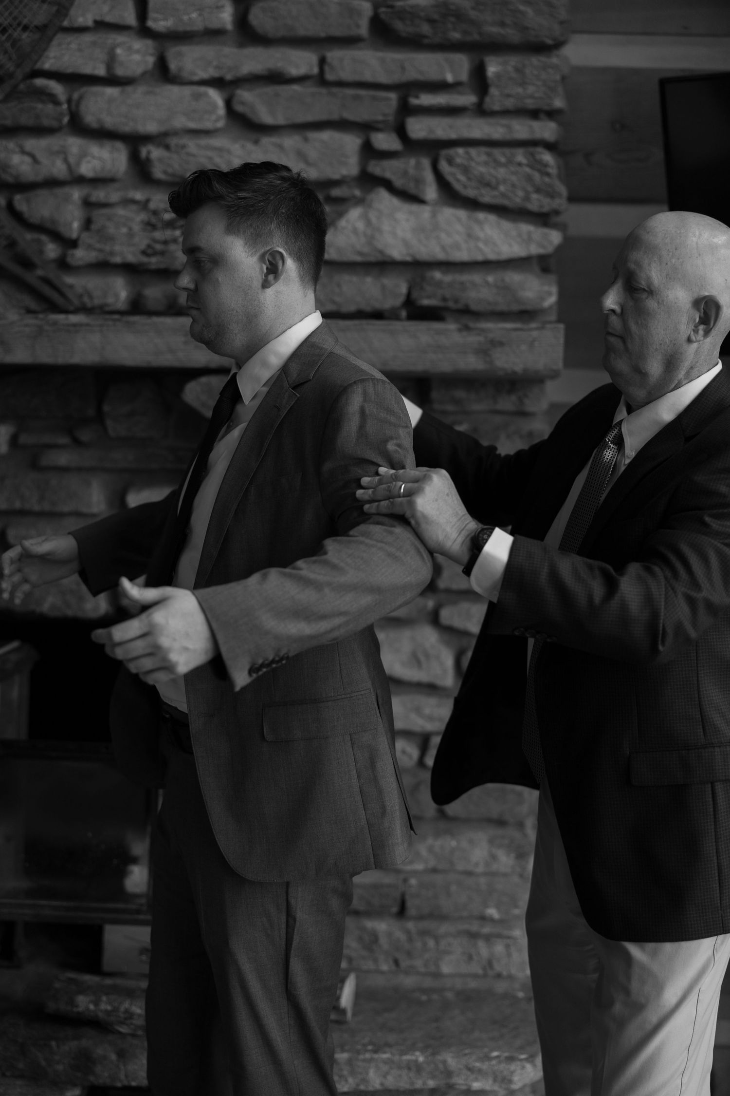 micro wedding photographer based in Asheville, North Carolina, who tells wedding and elopement stories in the Southeastern US and Ireland