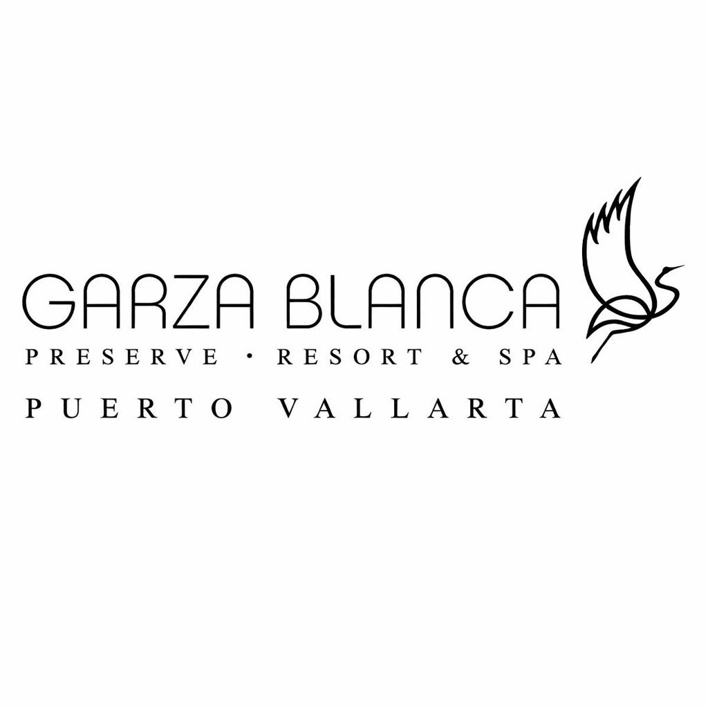 Wedding photography at Garza Blanca Resort Puerto Vallarta by destination wedding photographer Jose Carrillo luxury beachfront wedding