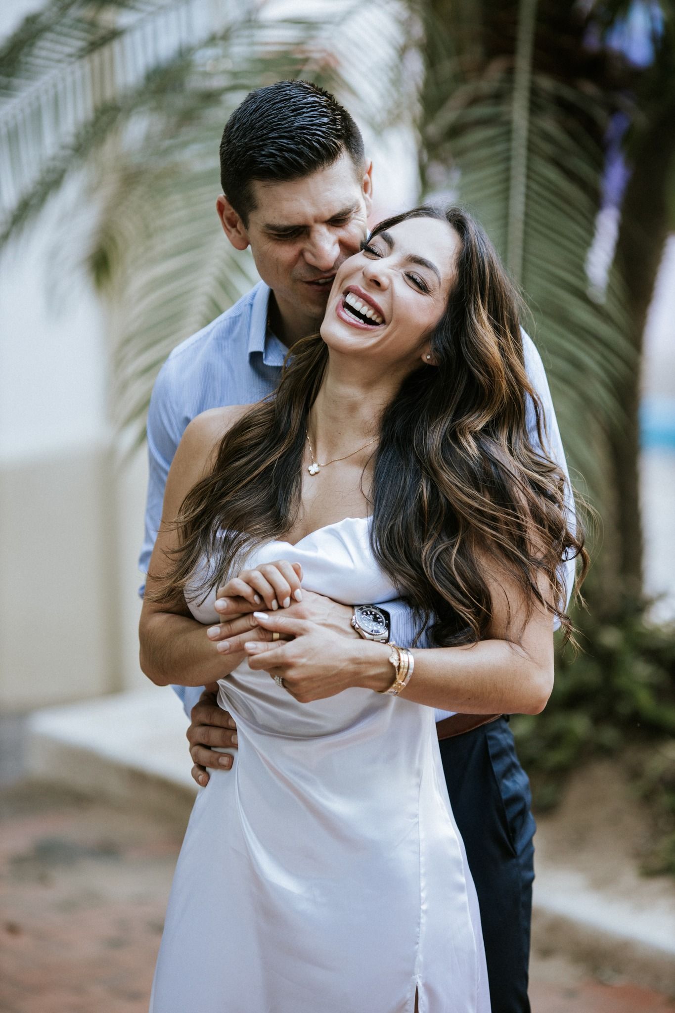 Joyful couple sharing a candid moment during their session in Puerto Vallarta, captured by José Carrillo with a natural and elegant style.