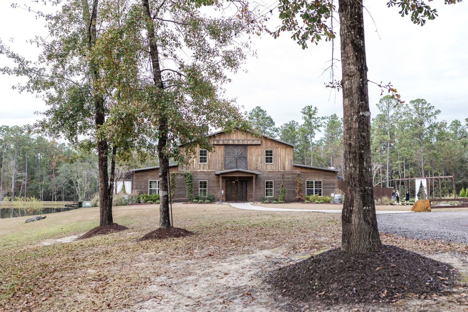 Izenstone Wedding in Alabama Photographed by Grand Laurel Photography