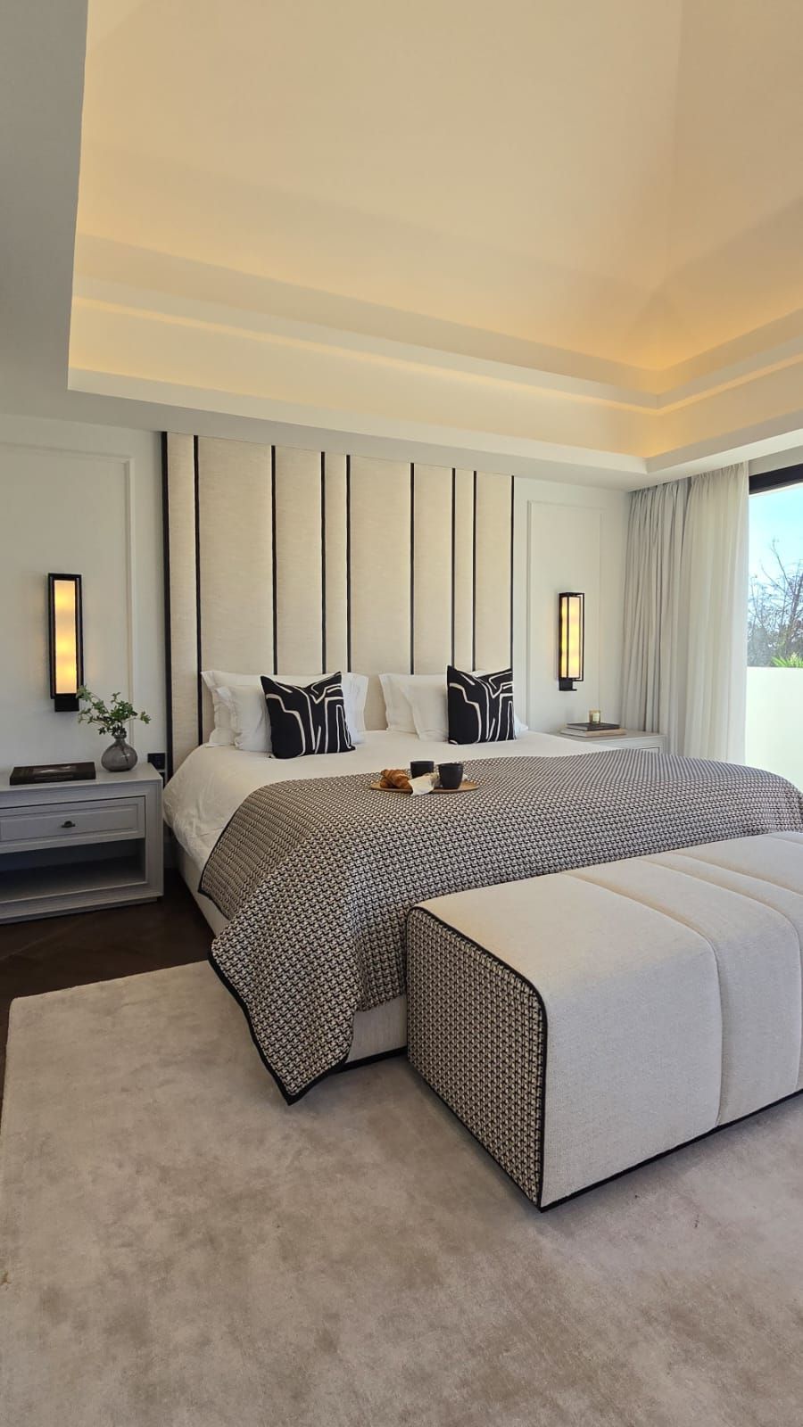 Refined real estate photography turning prestigious properties into elegant, captivating visuals.