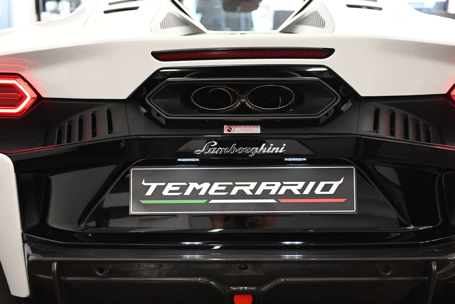 Bespoke exterior finishes demonstrate the Ad Personam program and the exclusivity of each model.