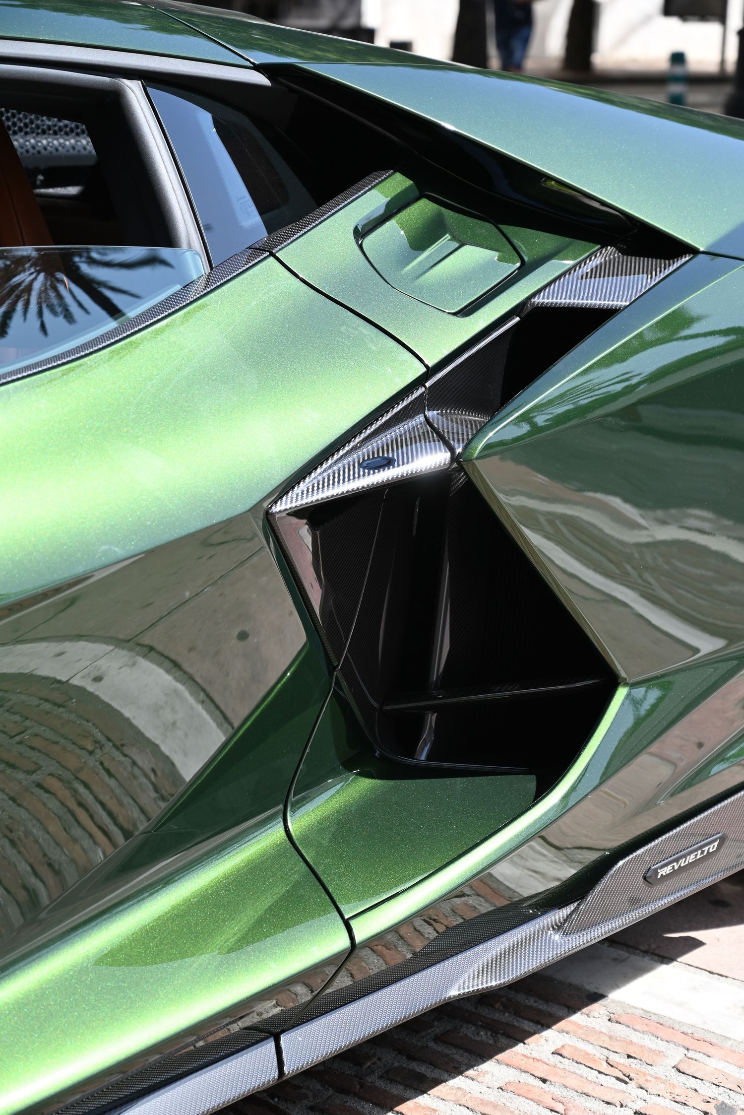 Side view of the Revuelto, showcasing its fluid lines and aerodynamic profile.
