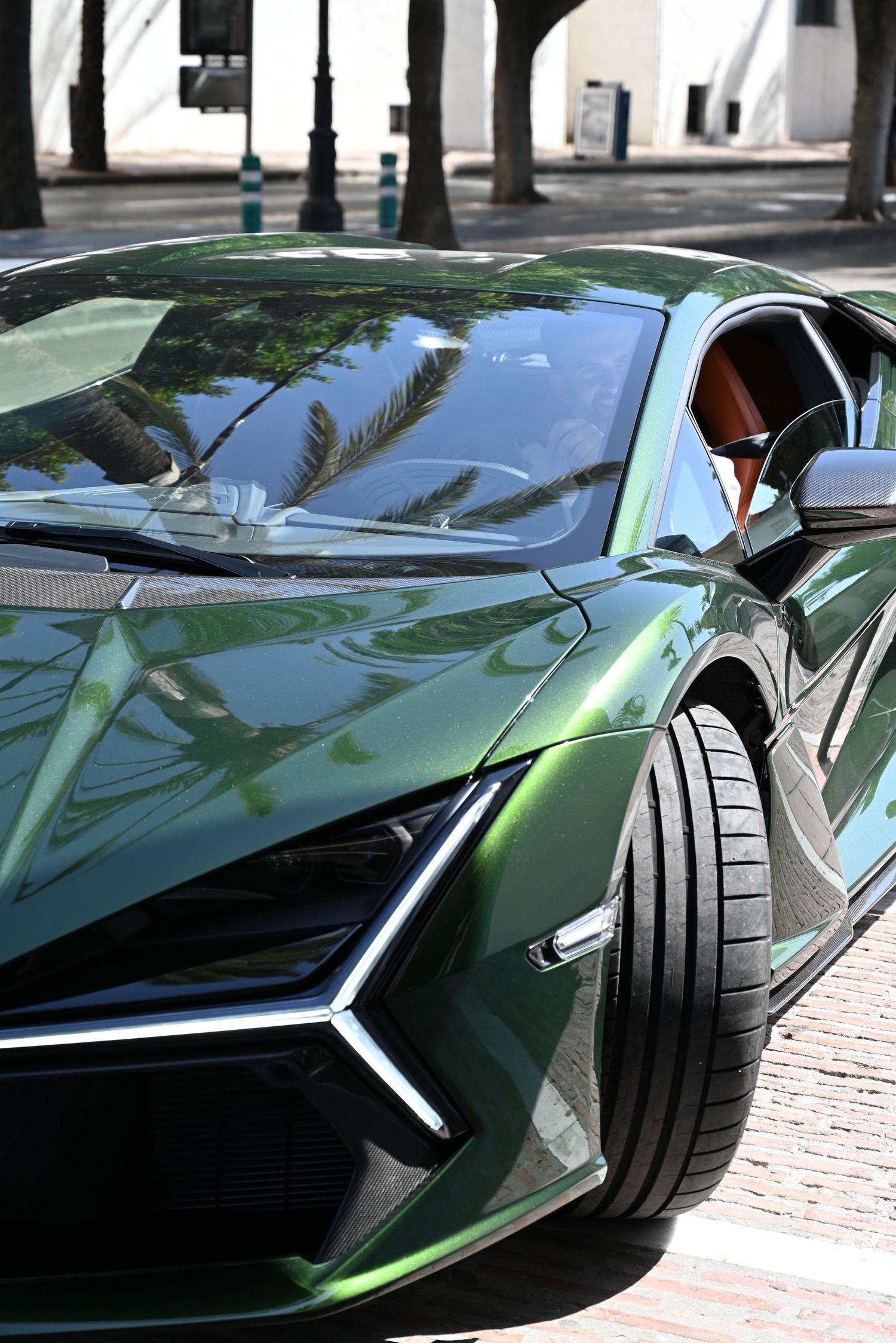 Front view of the Revuelto, illustrating the aggressive stance and Lamborghini’s visual signature.