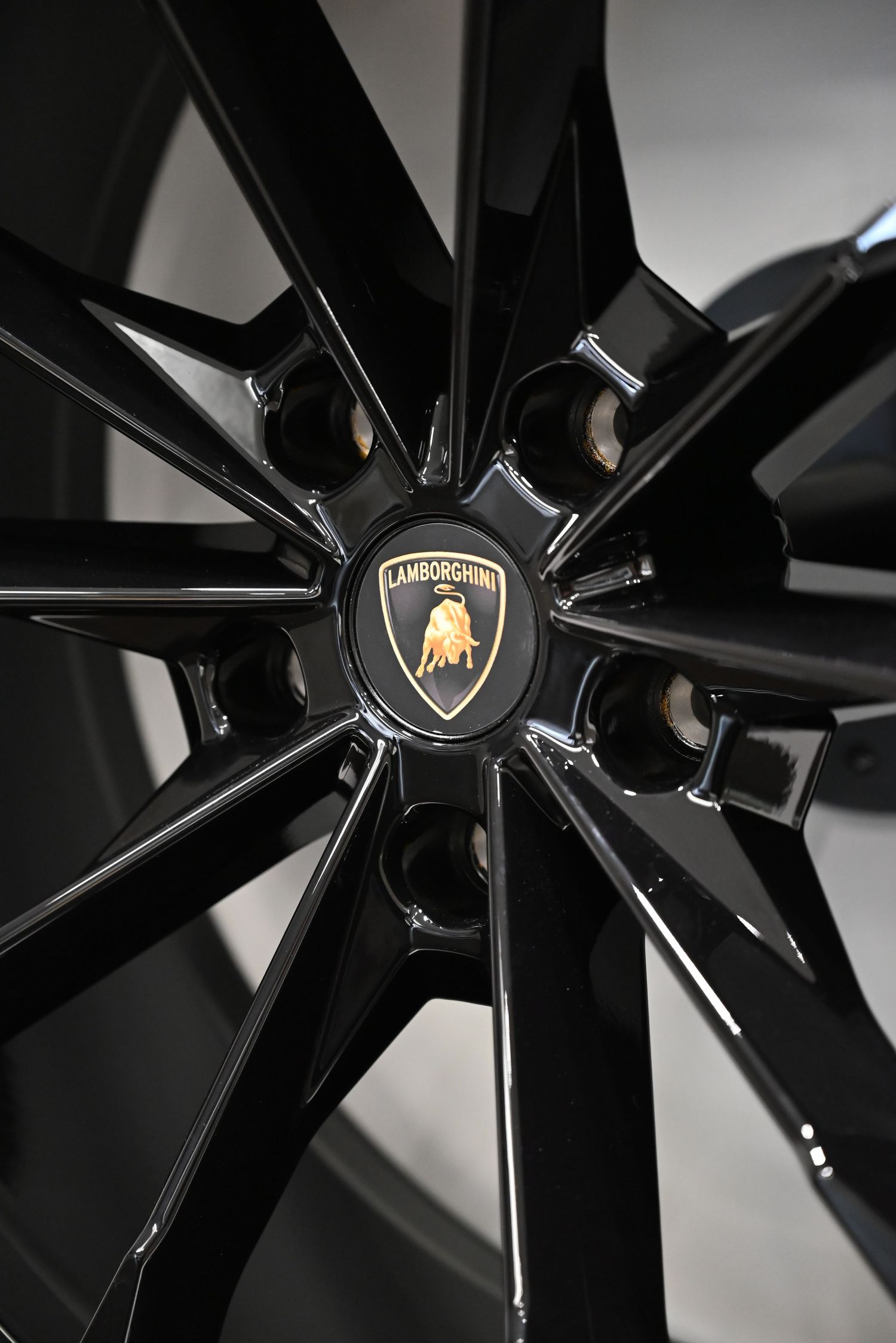From wheels to interior trims, every element can be tailored to perfection through the Ad Personam program.
