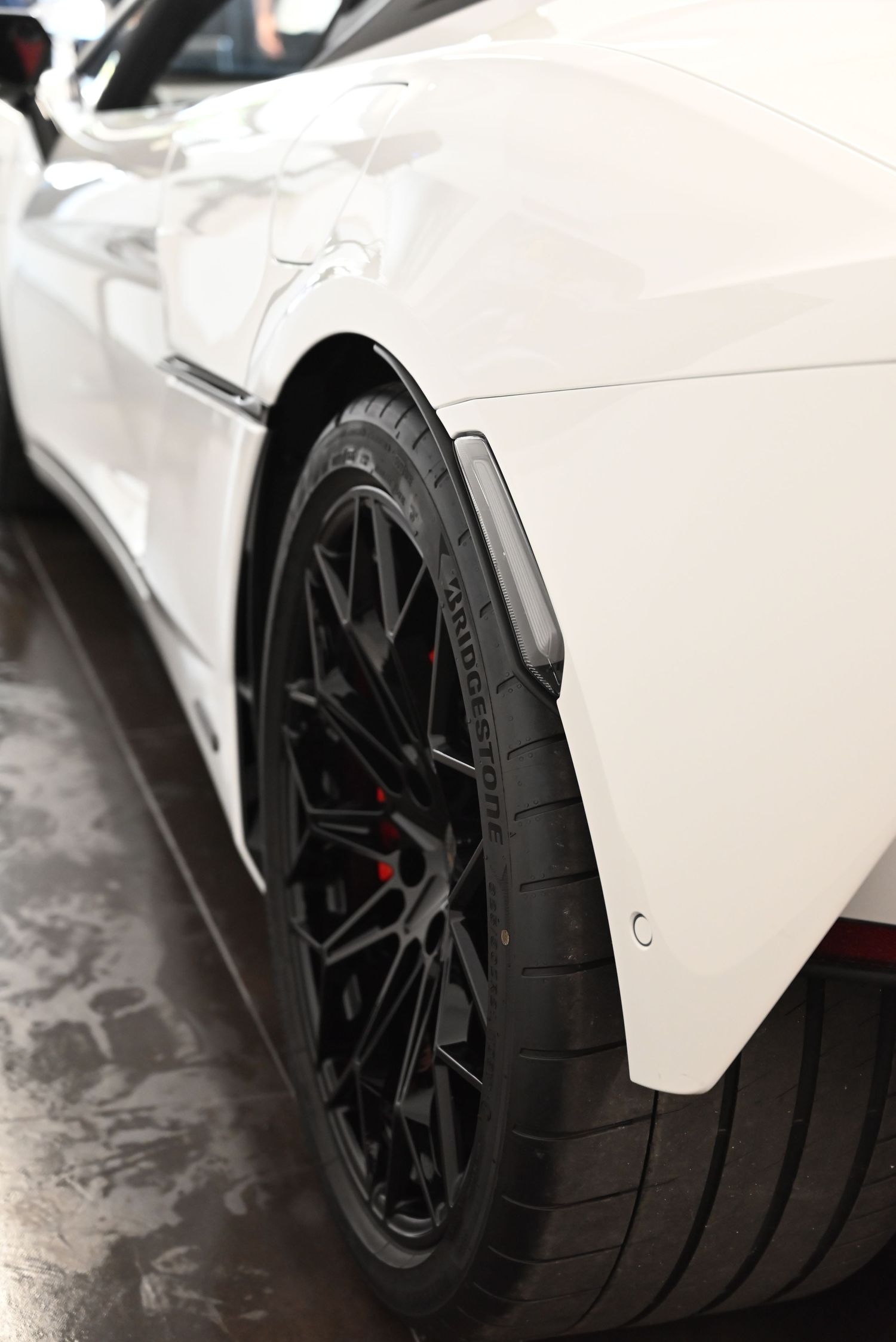 Custom wheels enhance the sporty and elegant character of the Temerario.