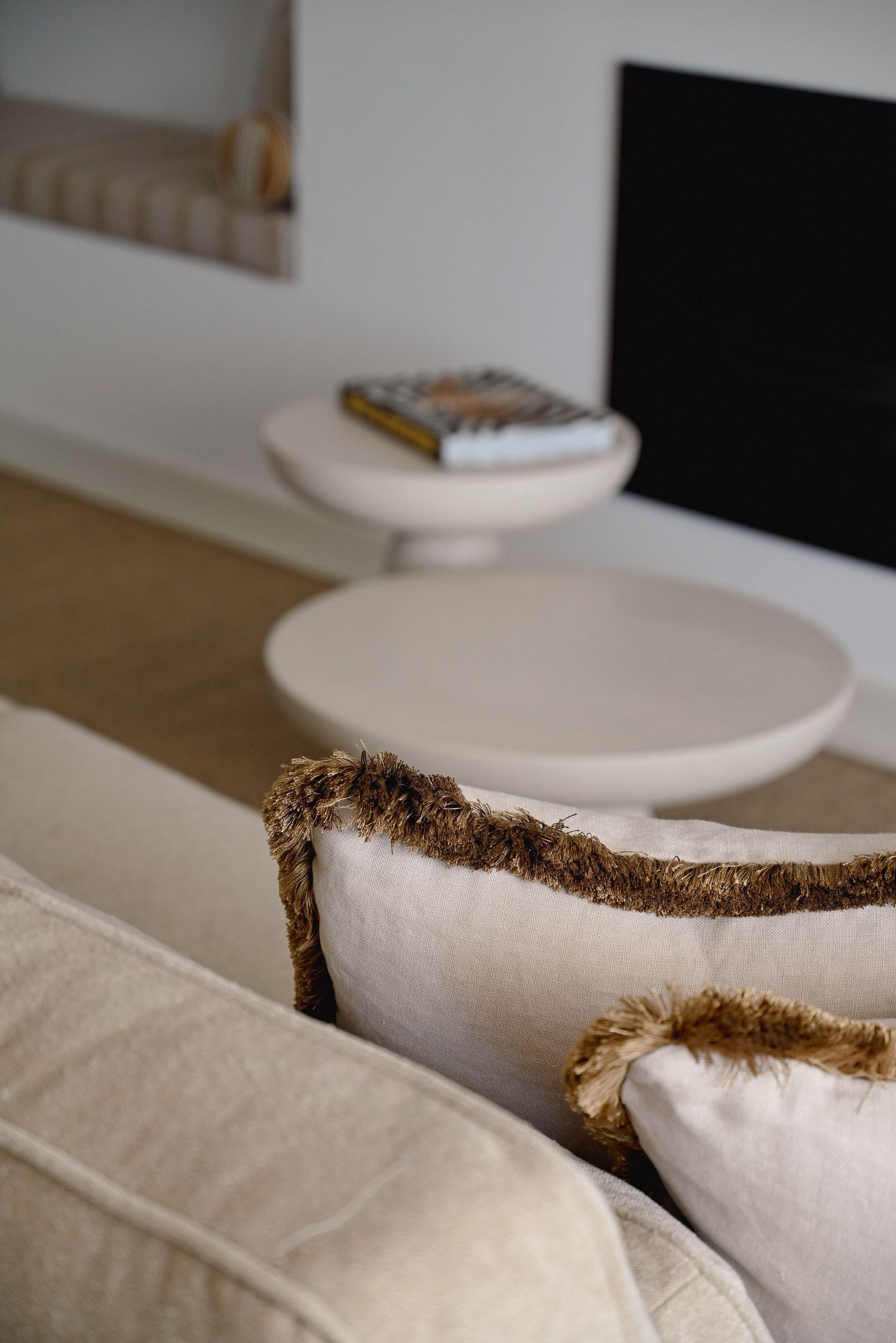 Editorial photography highlighting refined details, sophisticated compositions, and a luxury aesthetic.