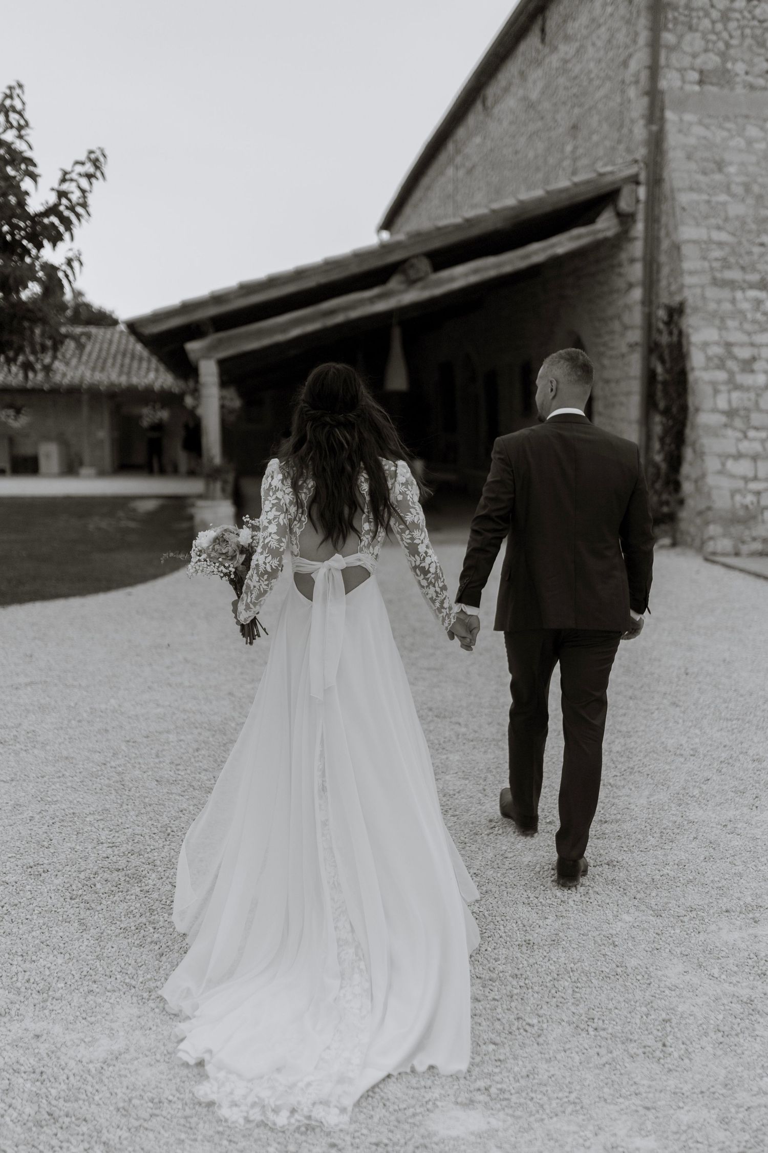 Couple de mariés, reportage mariage en Drôme Provencale, Provence, shooting couple, séance couple, Photographe de mariage, Lyon Beaujolais