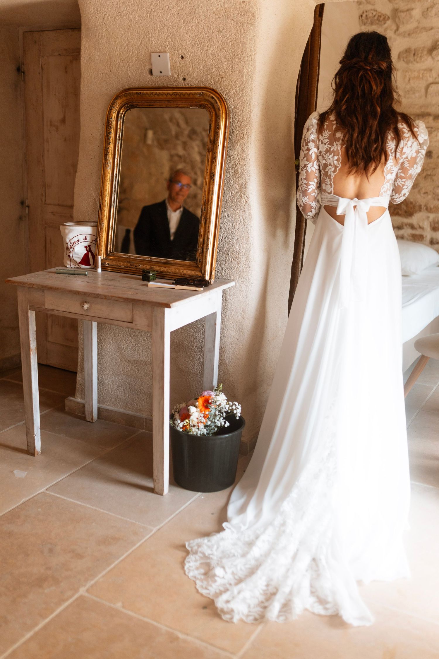 Couple de mariés, reportage mariage en Drôme Provencale, Provence, shooting couple, séance couple, Photographe de mariage, Lyon Beaujolais