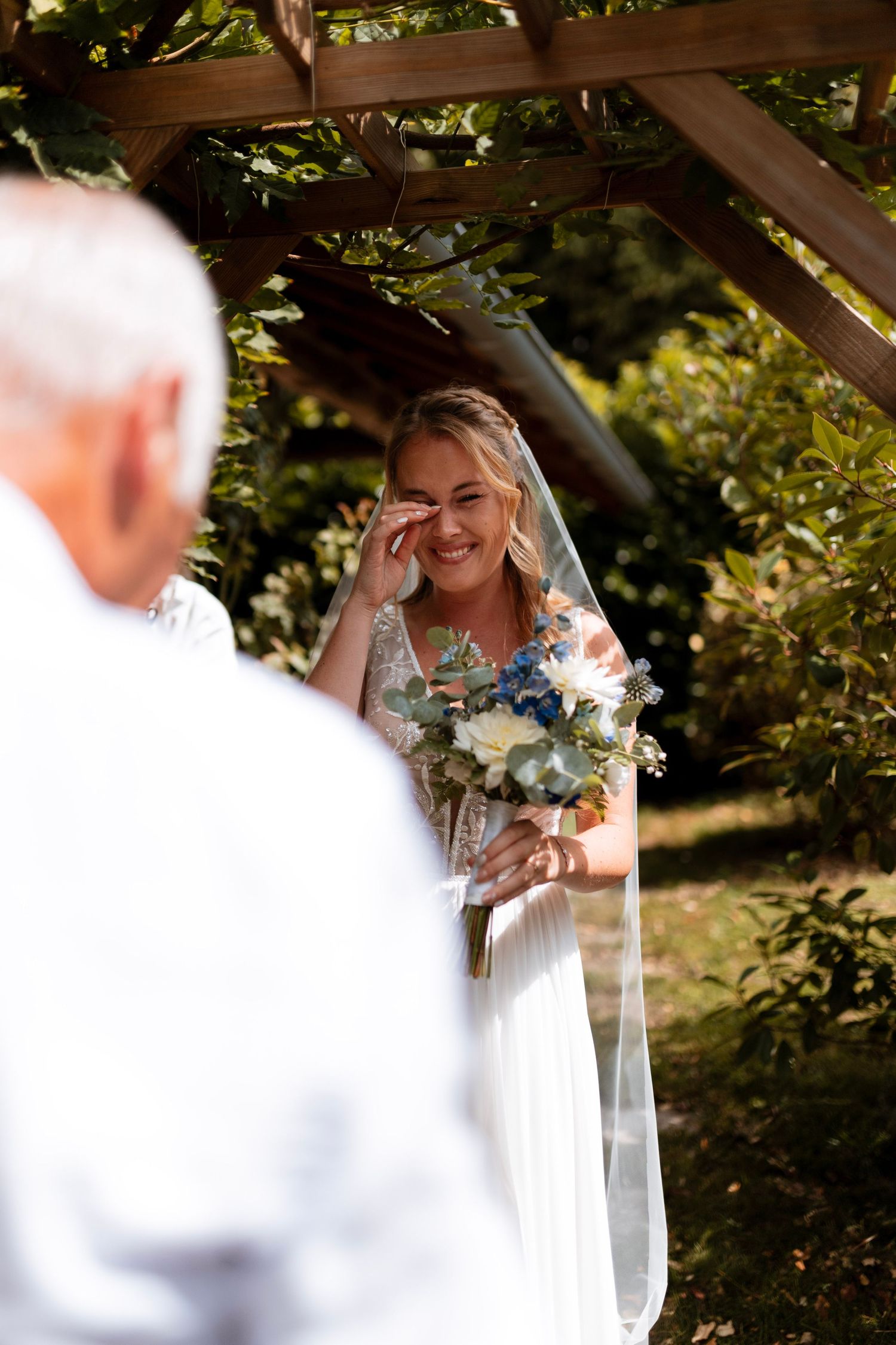 Couple de mariés, reportage mariage en Drôme Provencale, Provence, shooting couple, séance couple, Photographe de mariage, Lyon Beaujolais