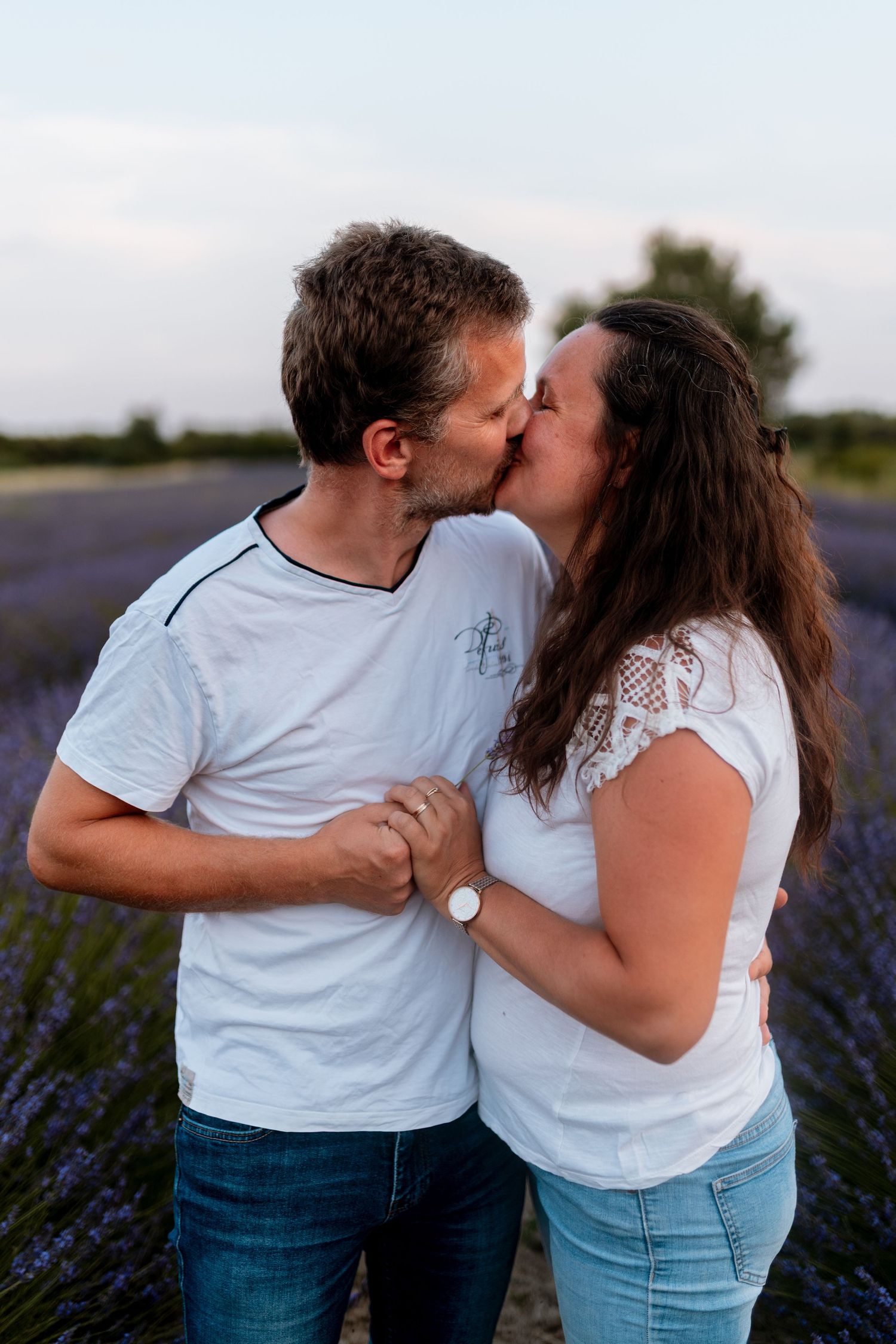 Séance famille dans les lavandes en Provence