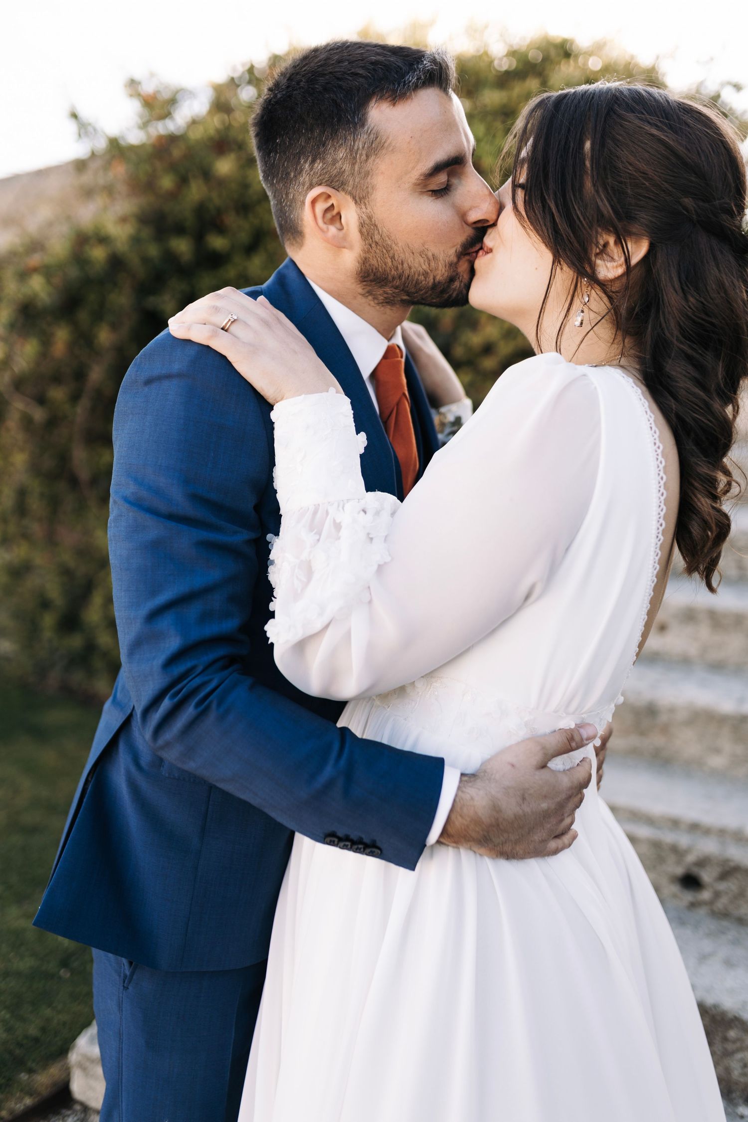 Couple de mariés, reportage mariage en Drôme Provencal, Provence, shooting couple, séance couple, Photographe de mariage, wedding french