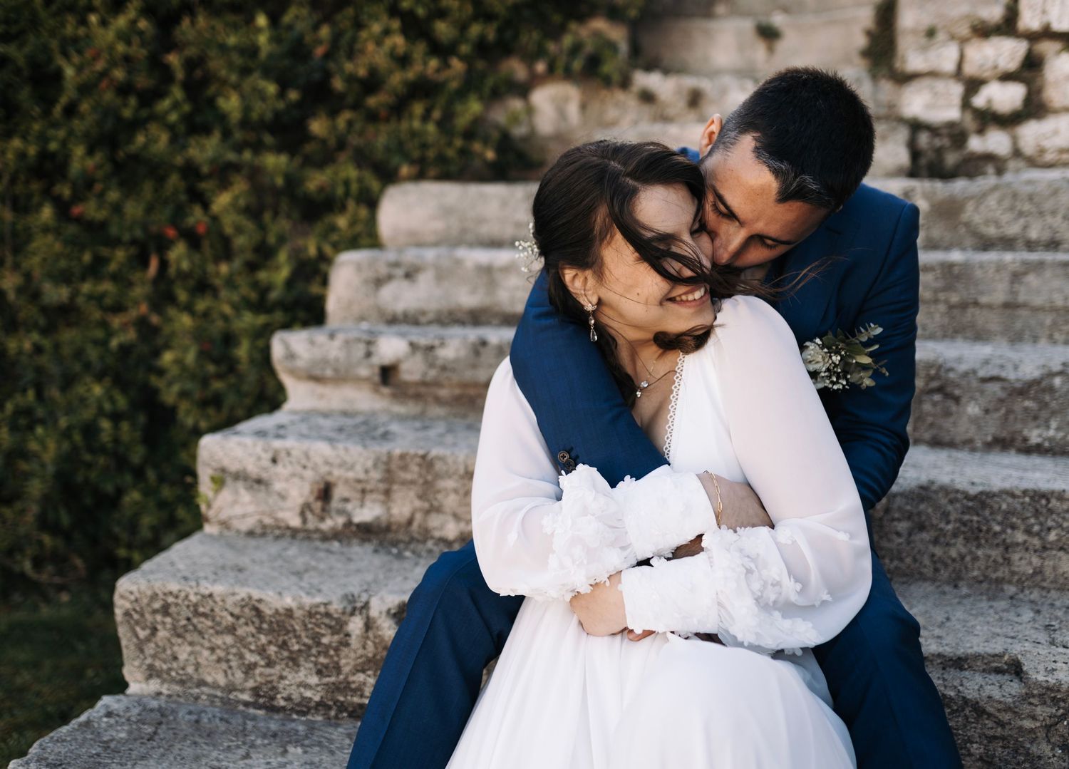 Couple de mariés, reportage mariage en Drôme Provencal, Provence, shooting couple, séance couple, Photographe de mariage, Lyon Beaujolais