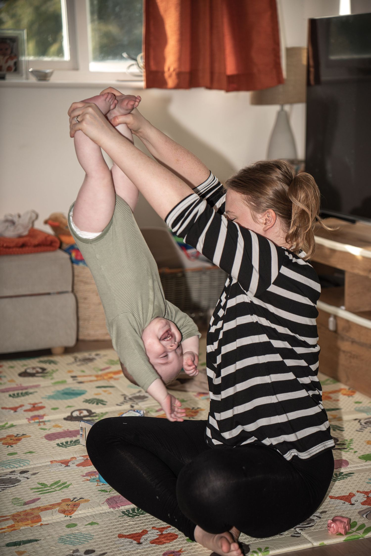 Mother and son; Cake smash photoshoot