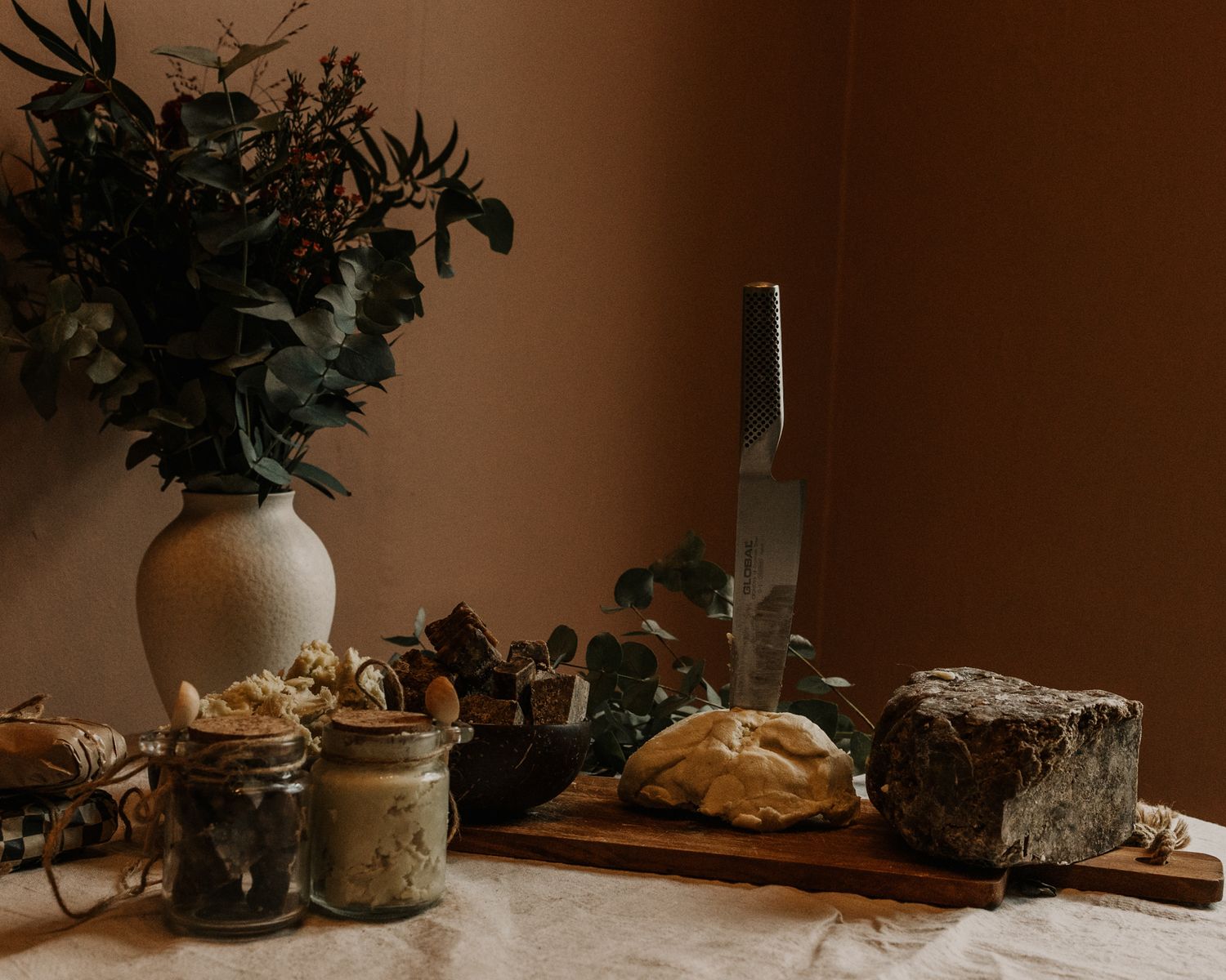 Sheasmör och blacksoap produktbilder