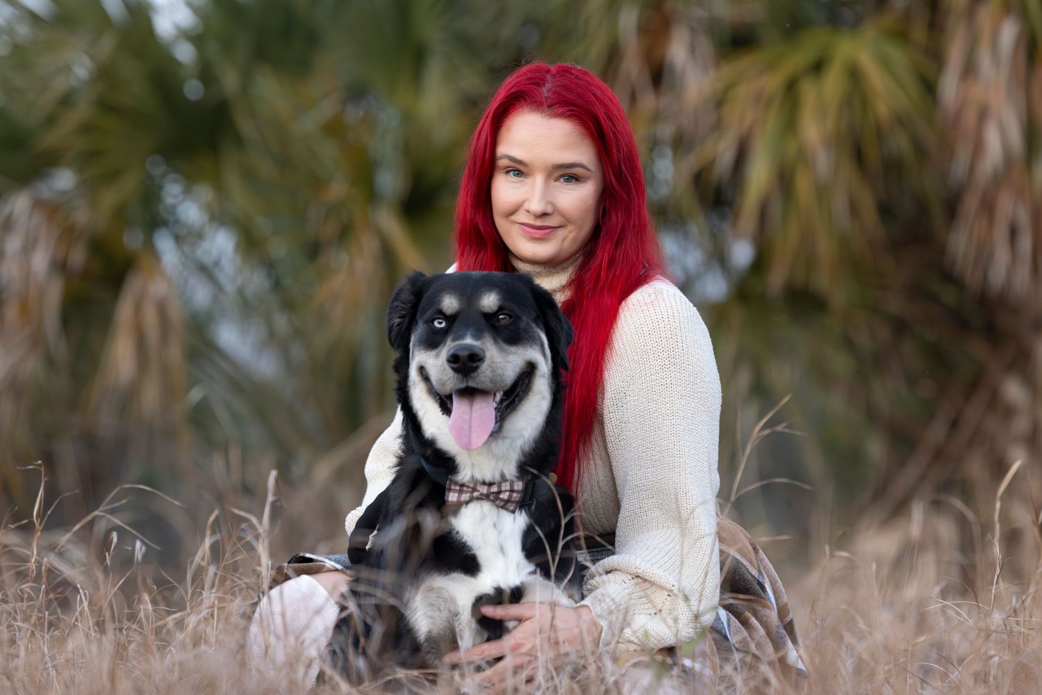 Pet-friendly family photoshoot in Tampa with husky and owner by Helgazimages.