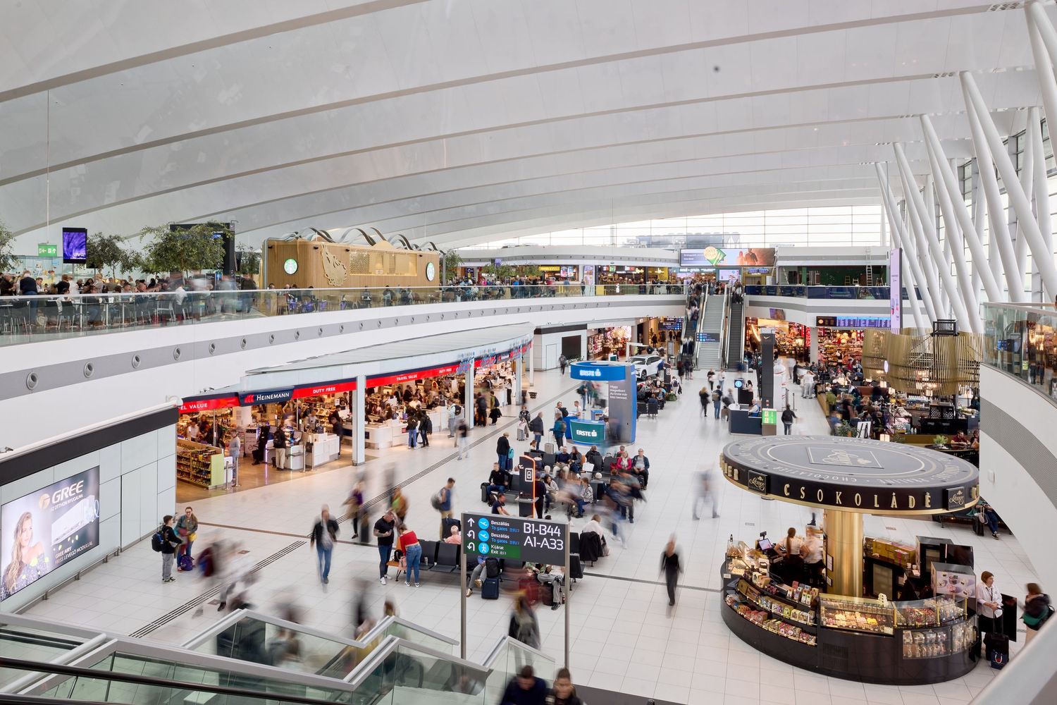 Retail photography of Sky Court at Budapest Airport