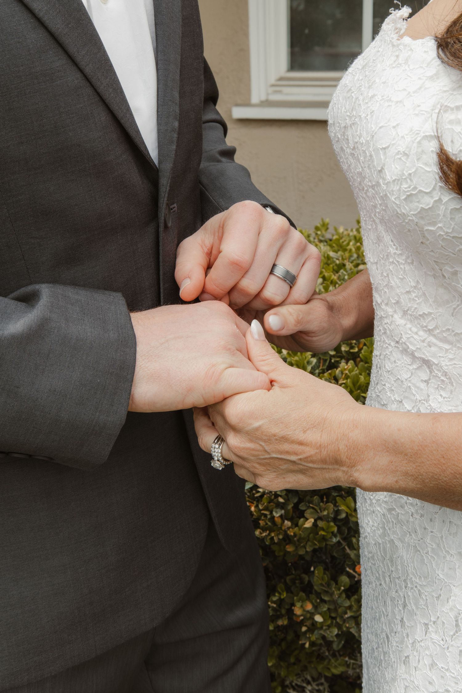Your wedding day deserves beautiful photography. SoCal wedding photographer offering relaxed, romantic, and cinematic photos.