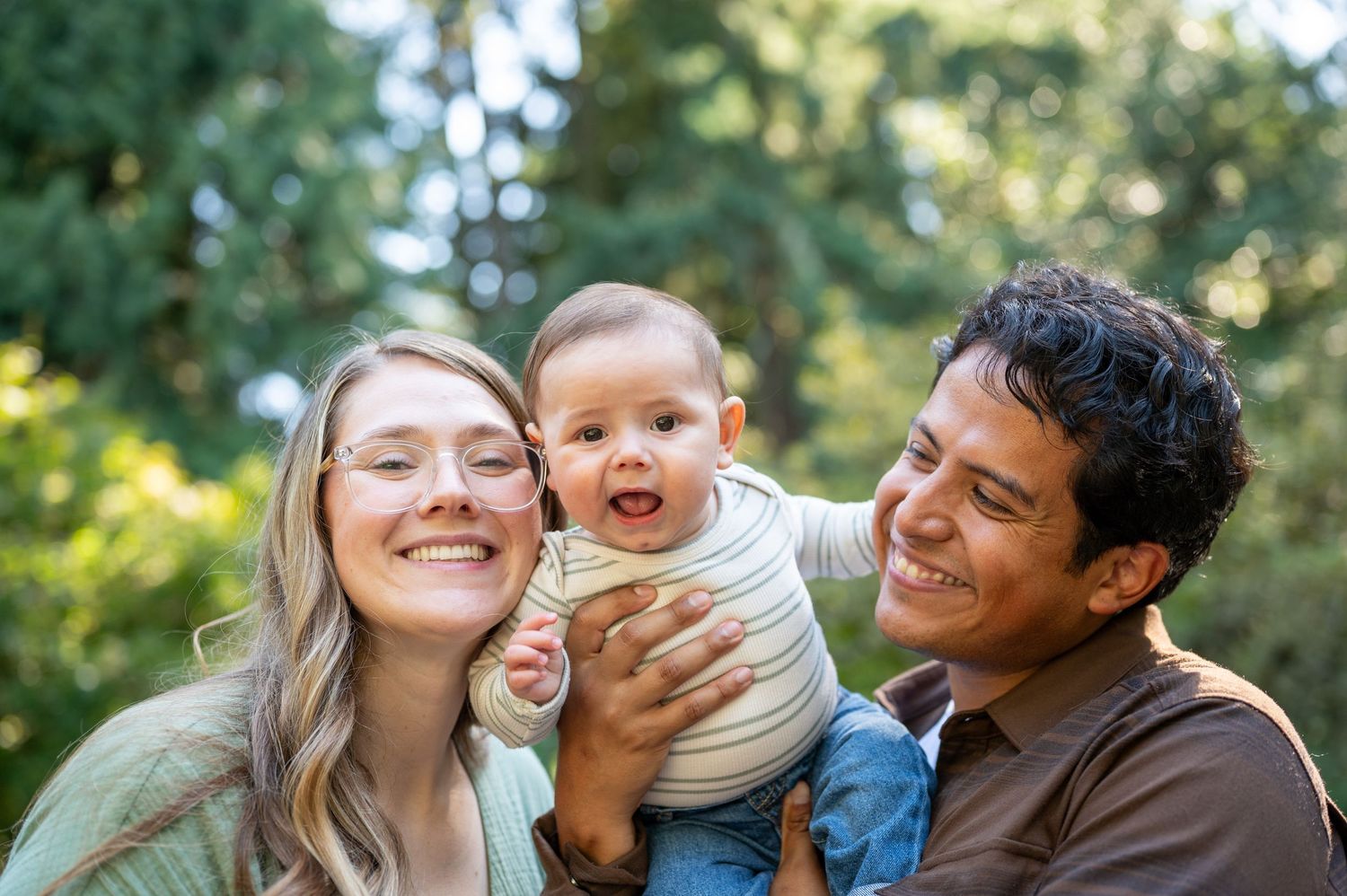 Candid family photo session with natural expressions in park setting. Family session. Portrait photography. Oregon.
