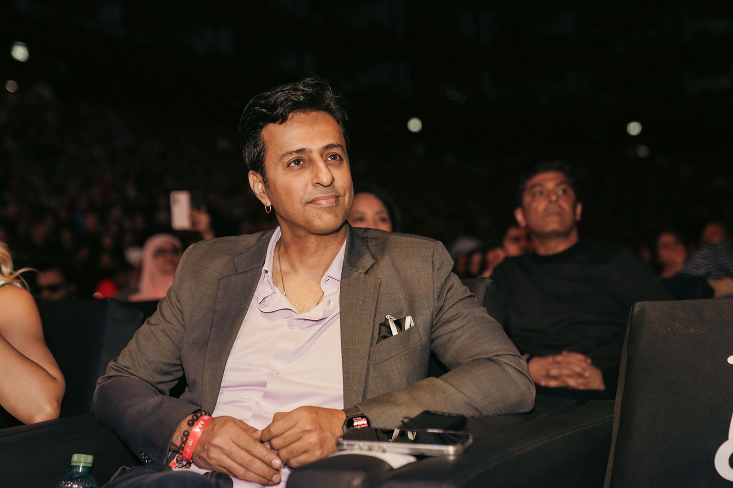 what a fine actor he is spot it during the Mehndi event in UAE.