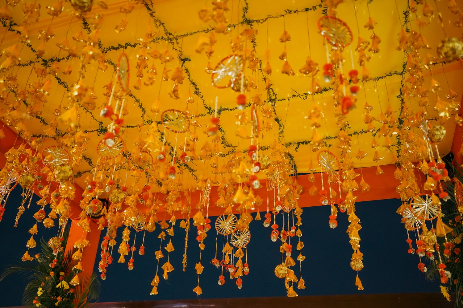 Wedding decor vendors are put all the efforts to produce awesome backgrounds for the photographs and for the wedding cinematic highlights