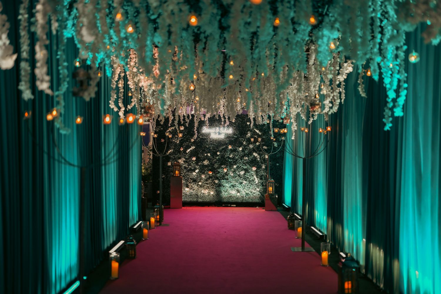 Wedding decor vendors are put all the efforts to produce awesome backgrounds for the photographs and for the wedding cinematic highlights