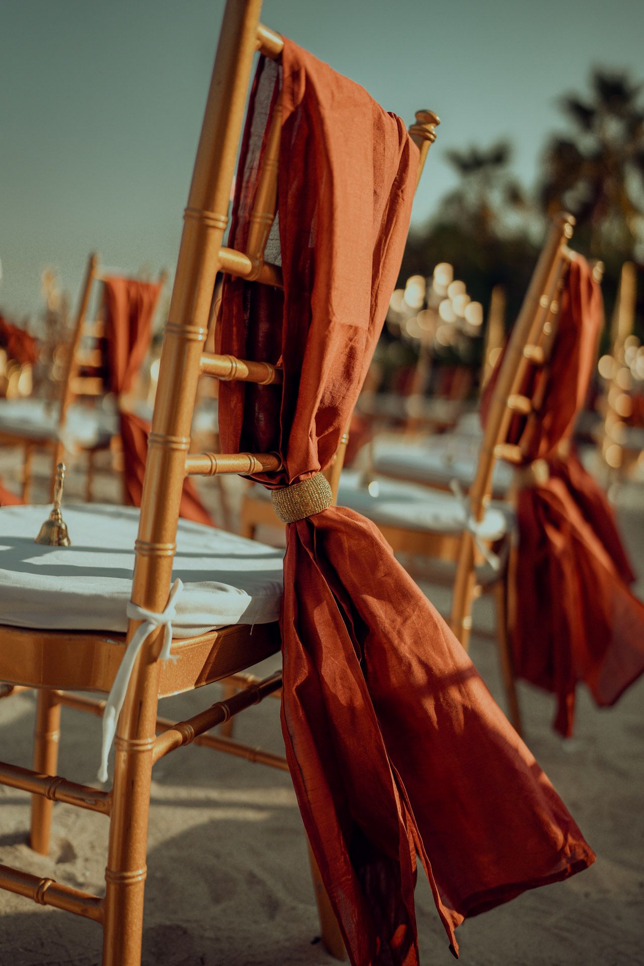 Dubai have such beautiful chairs options, you will have to make your big day way beautiful