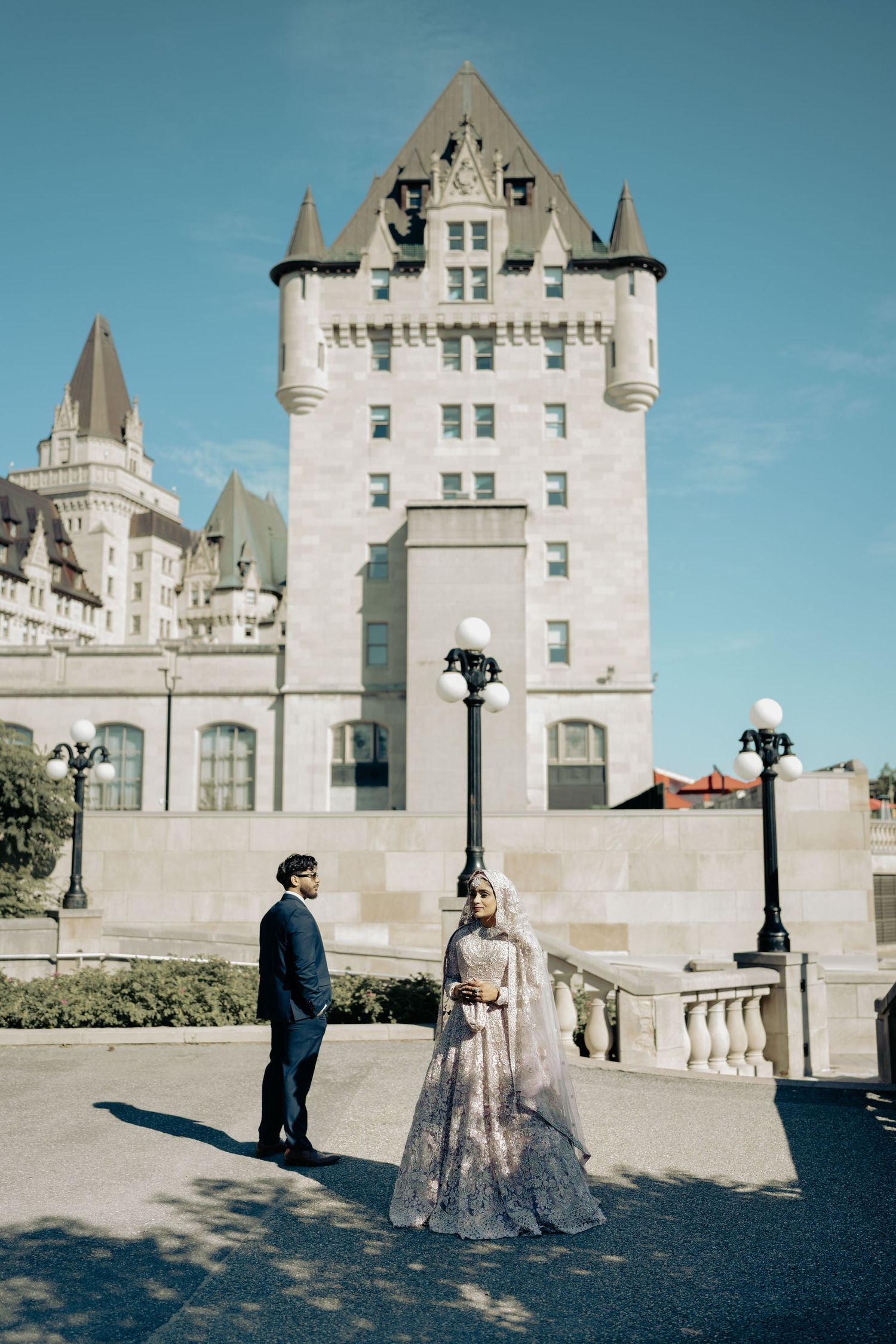 Romantic couple shoot at Ottawa Parliament Hill during golden hour