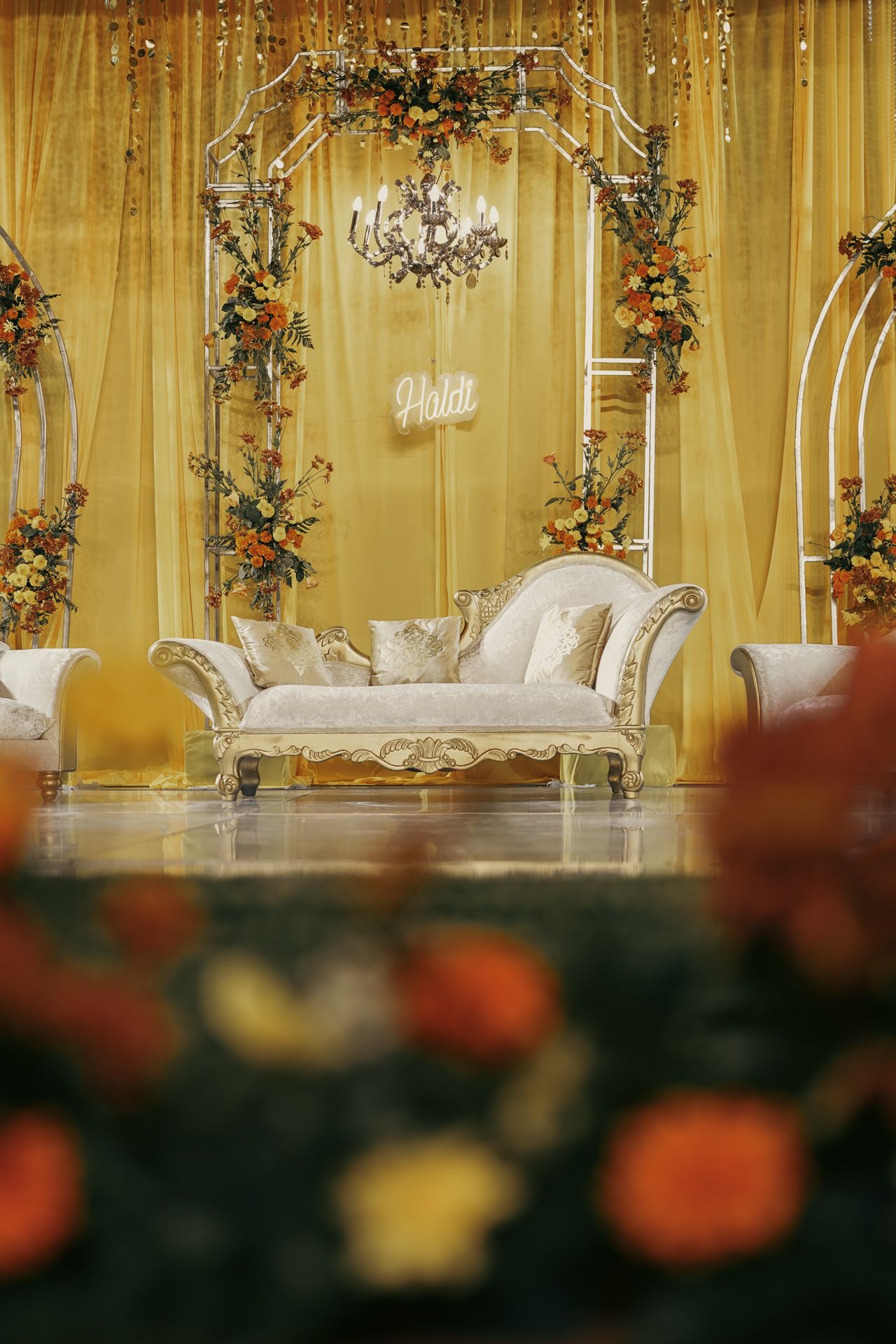 Wedding decor vendors are put all the efforts to produce awesome backgrounds for the photographs and for the wedding cinematic highlights