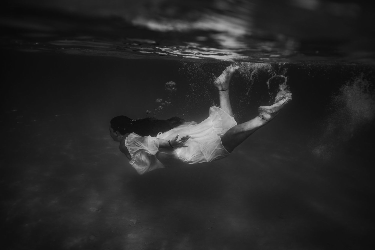 Underwater portrait of lady floating peacefully beneath the waves – South Australia underwater photographer