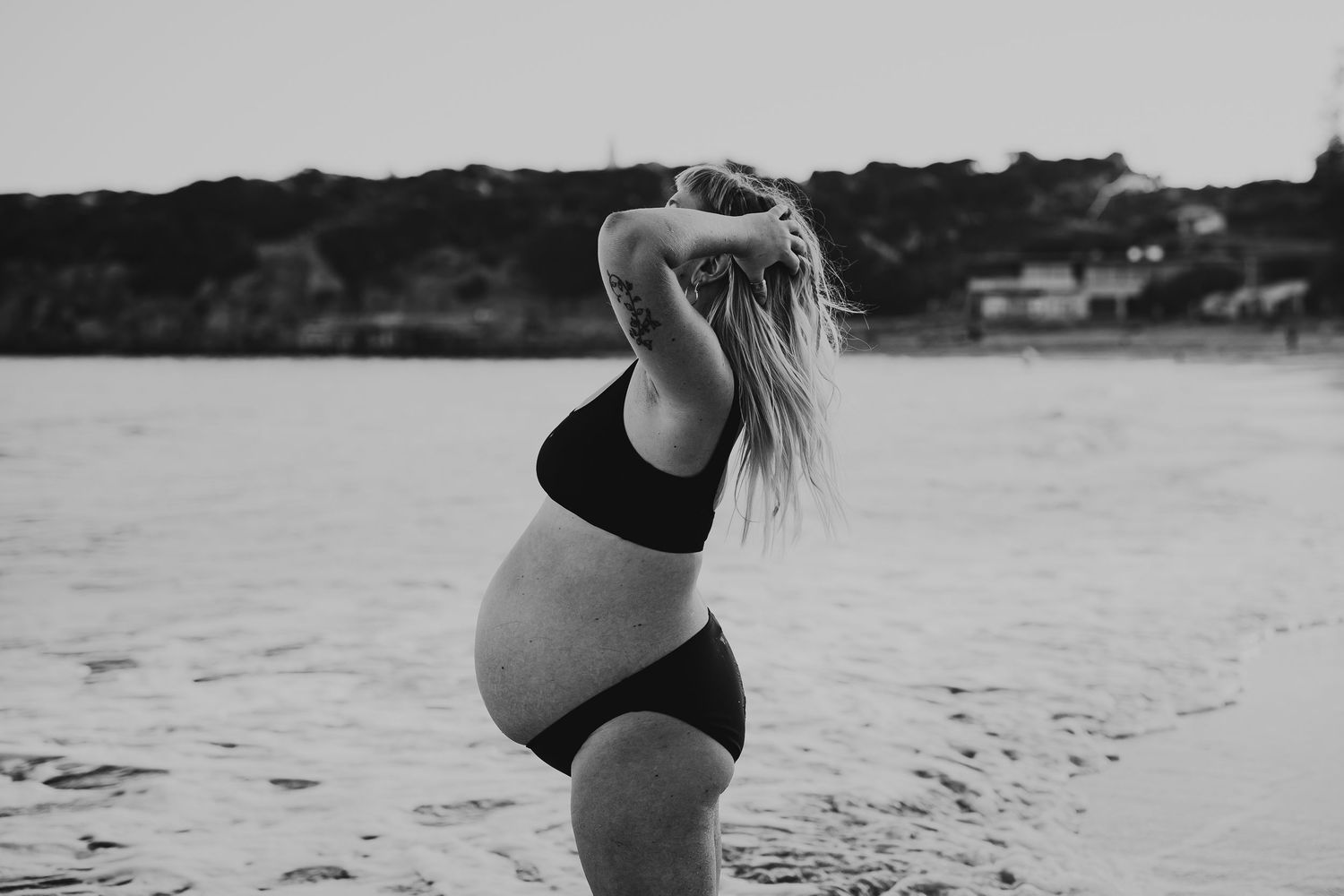 Black and white portrait of pregnant woman in natural light – Adelaide maternity photography