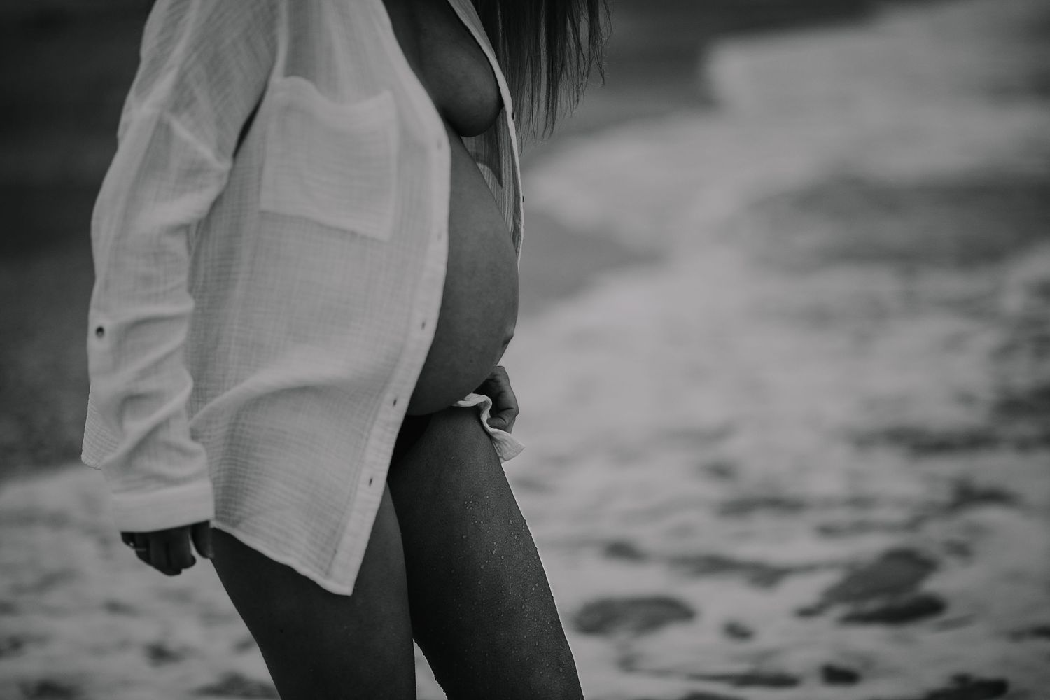 Close-up of pregnant belly during beach maternity session – Adelaide photographer