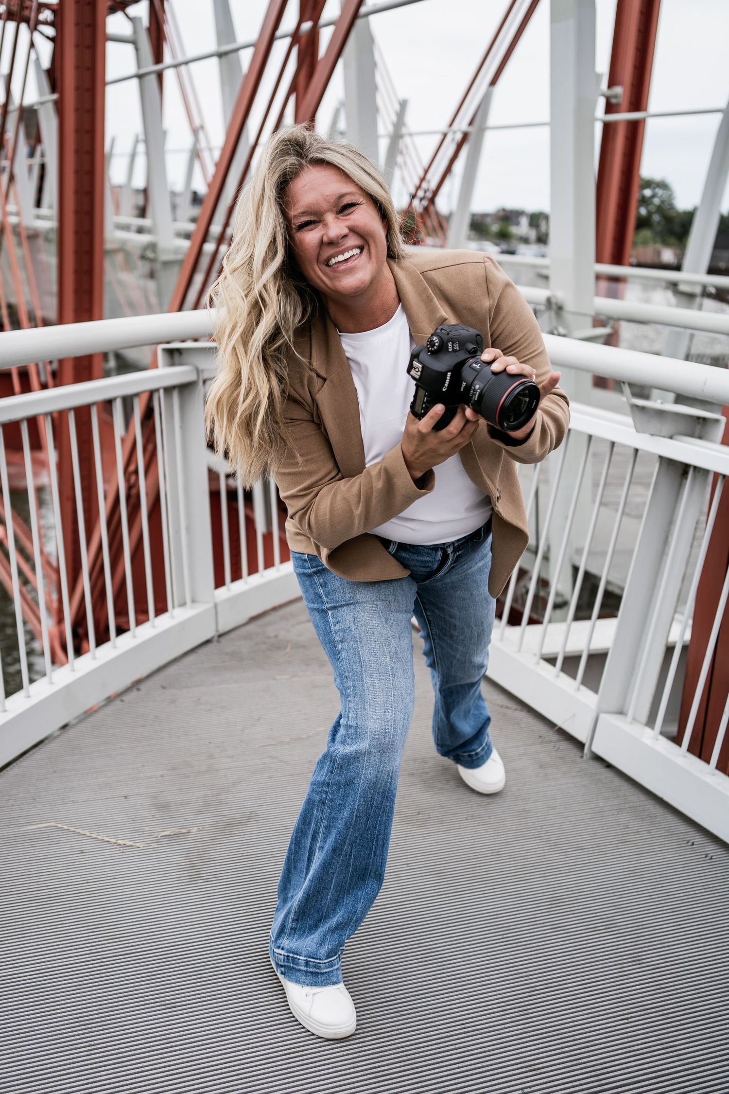 Owner and operator of Moments by Desirée | A Des Moines, Iowa family, senior, and motherhood photographer.