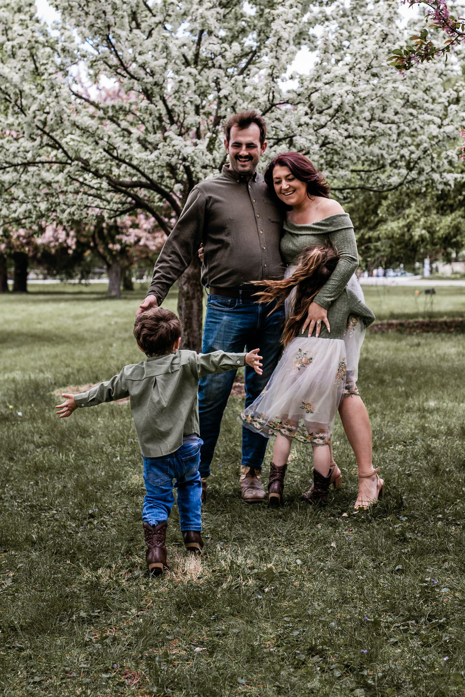 bold and emotional maternity, motherhood, family photography sessions in des moines, iowa