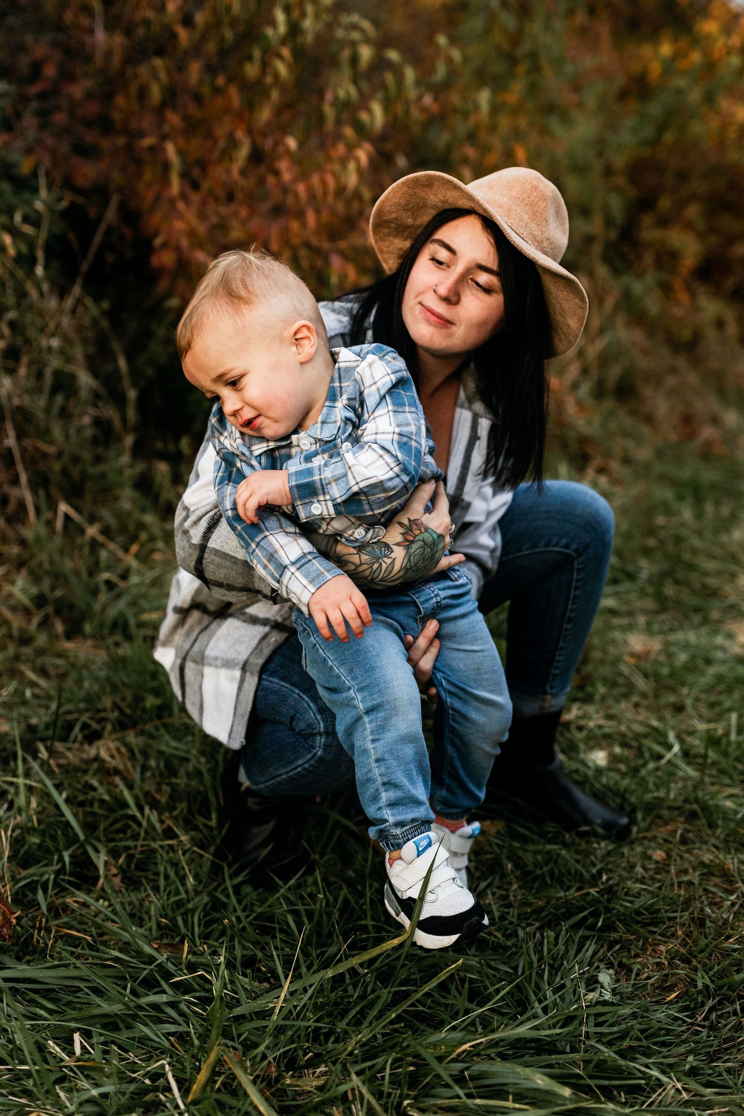bold and emotional maternity, motherhood, family photography sessions in des moines, iowa