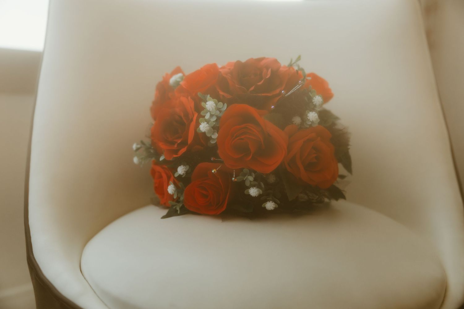 Bride bouquet for Las Vegas elopement captured by illinois elopement photographer