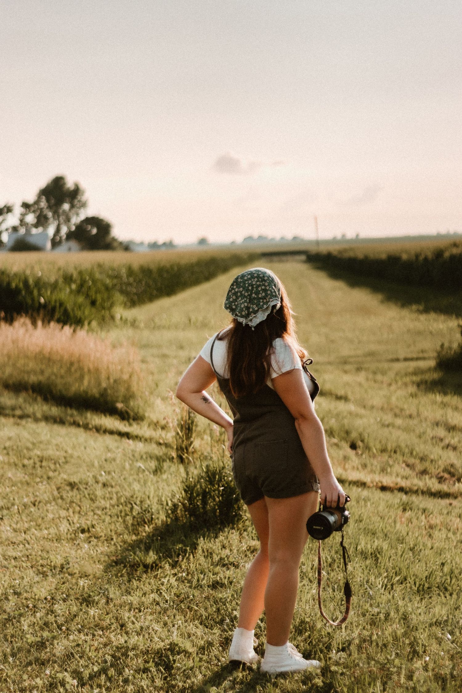 Central IL Photographer specializing in documentary, connection based images for family, couples, maternity, seniors, weddings