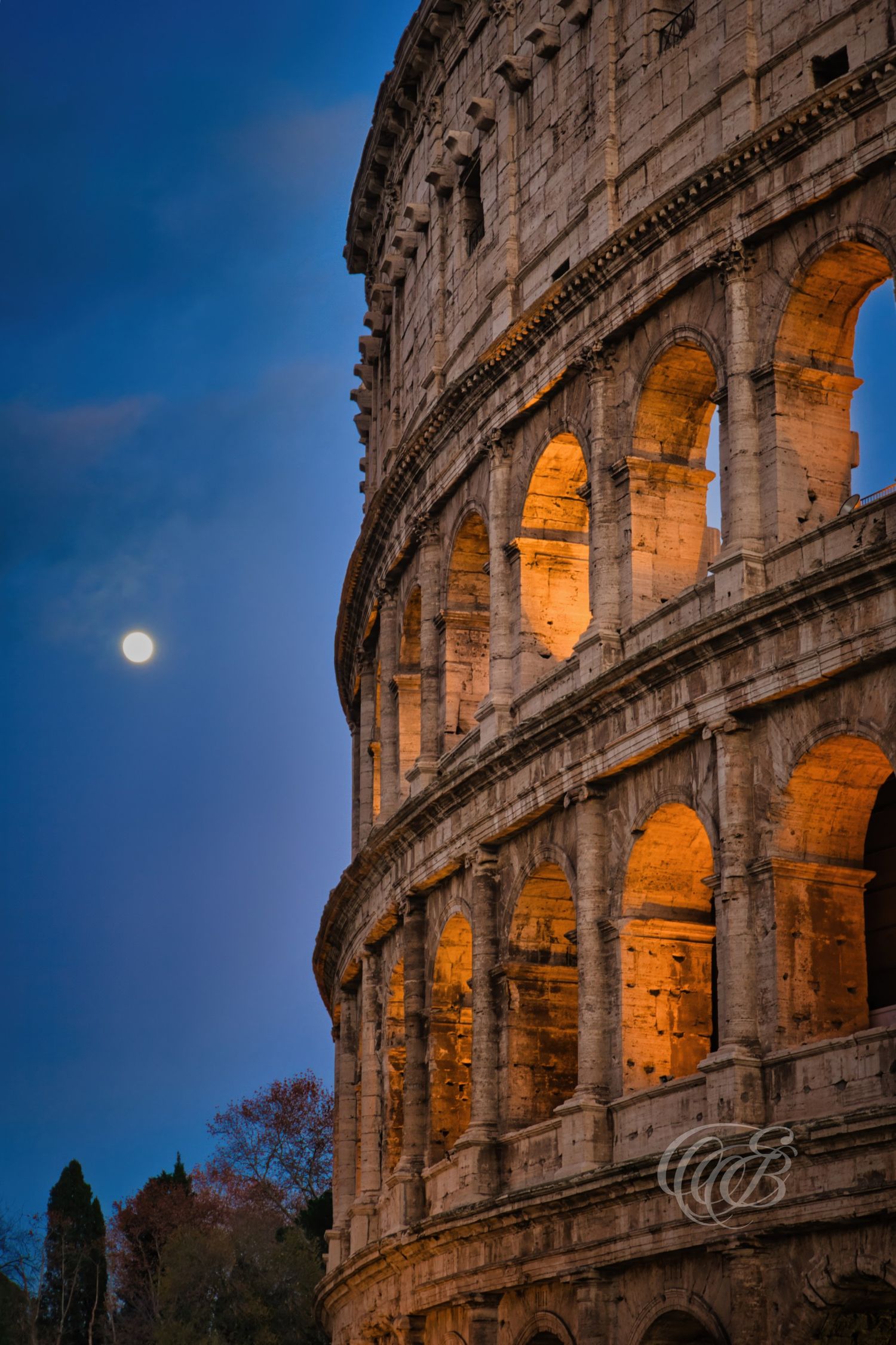 Italy – Colosseum at dusk - Rome – ancient Roman amphitheater illuminated at evening, photograph by Eduardo Bartoli