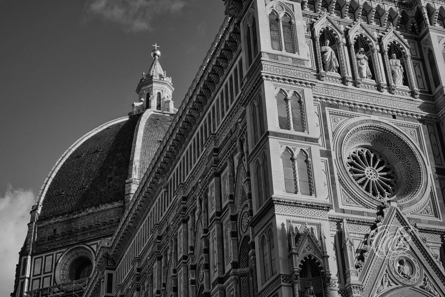 Italy – Dome of Santa Maria del Fiore - Florence – black and white photo of the cathedral dome, by Eduardo Bartoli