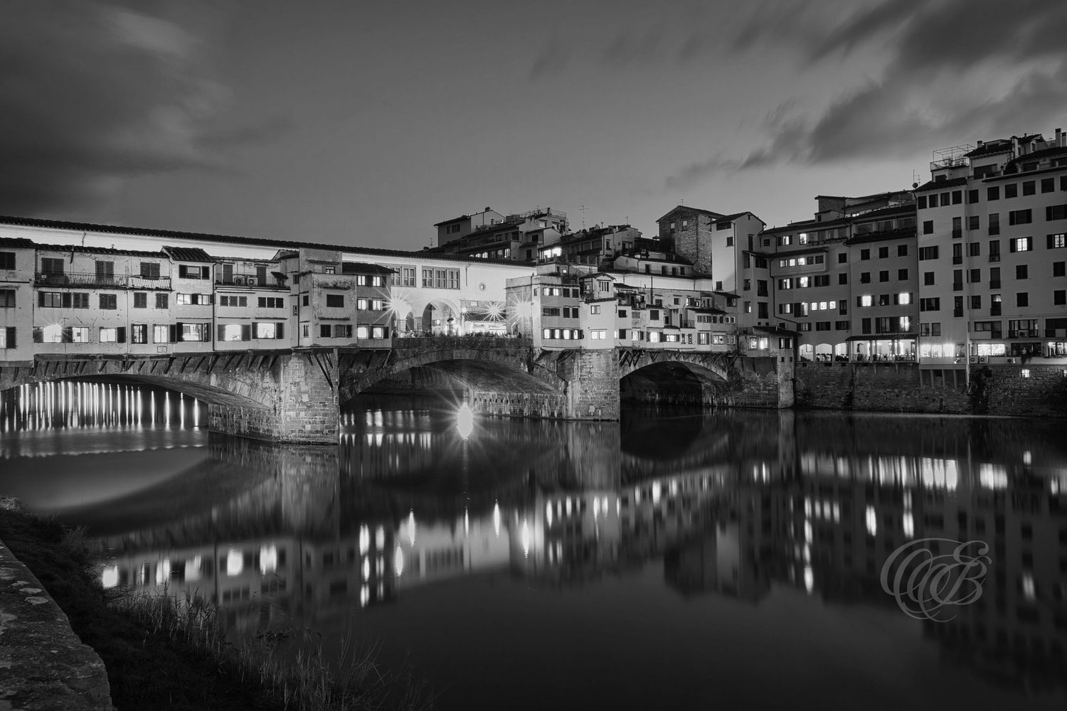 Italy – Ponte Vecchio at sunset - Florence – black and white photo of the historic bridge over the Arno, by Eduardo Bartoli